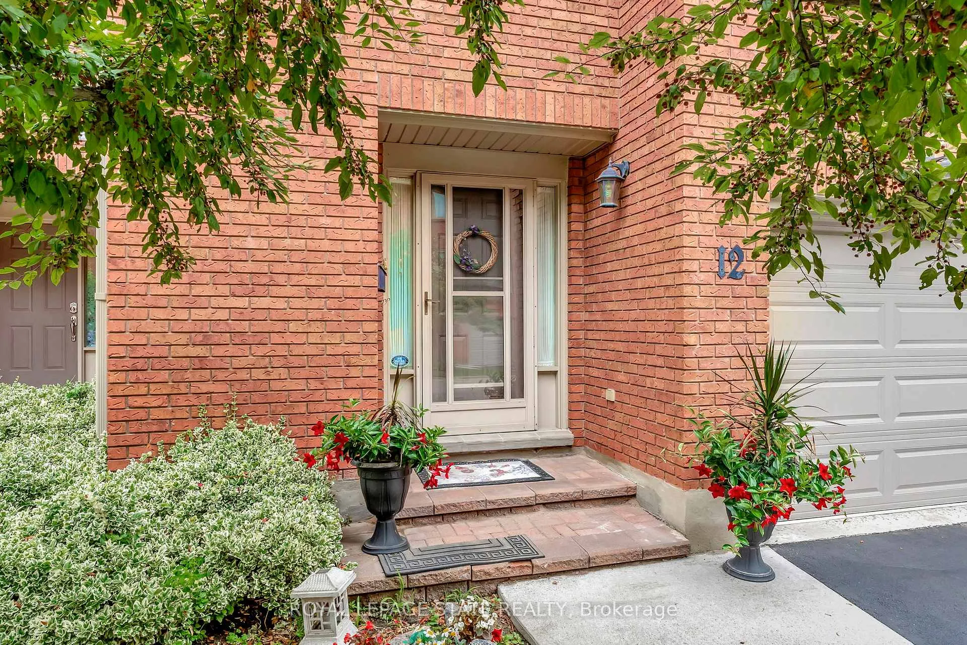 Photo 4 of Unit 12, 30 Osler Drive, Hamilton, Dundas — HOMEH