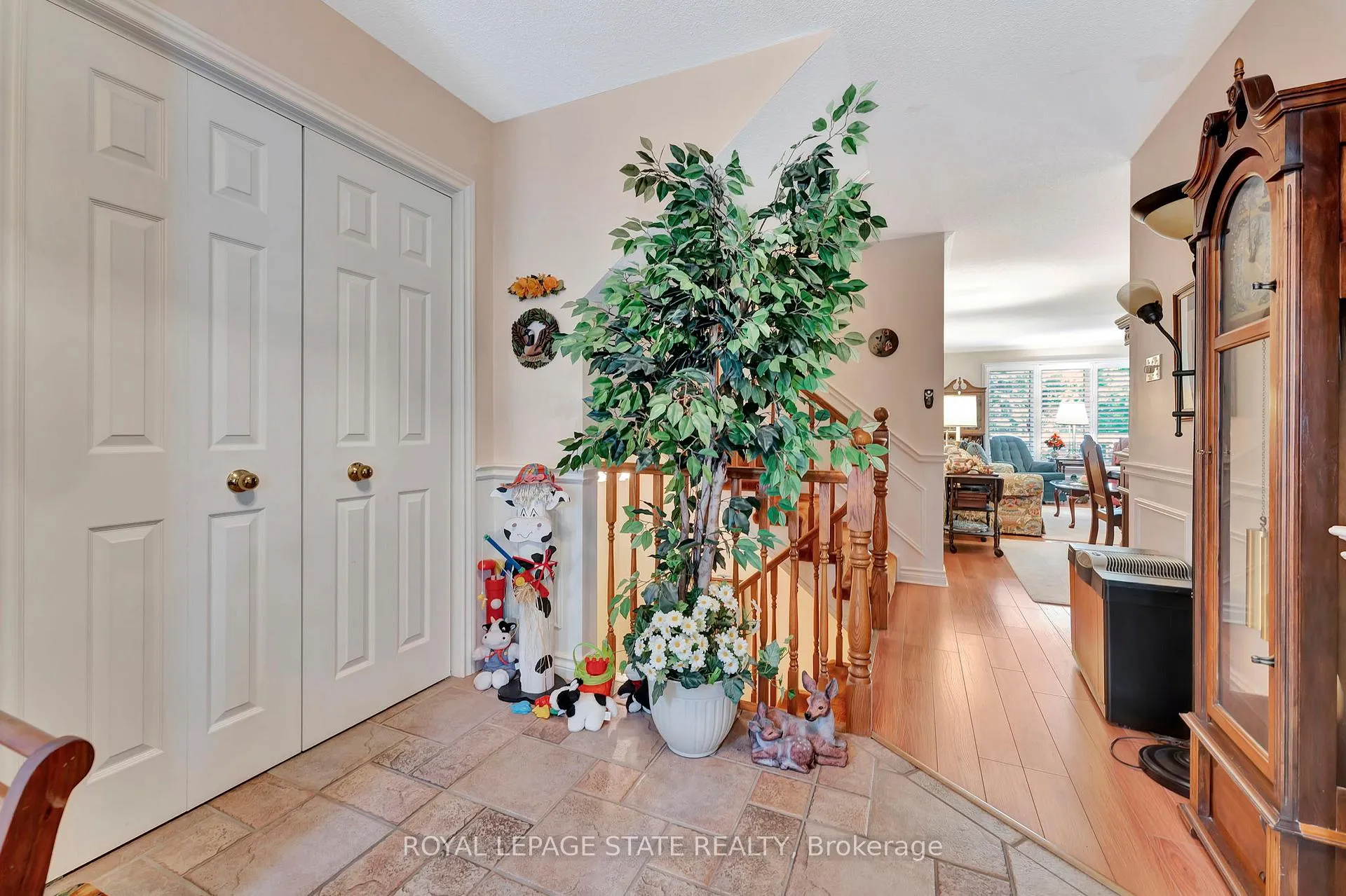 Photo 6 of Unit 12, 30 Osler Drive, Hamilton, Dundas — HOMEH