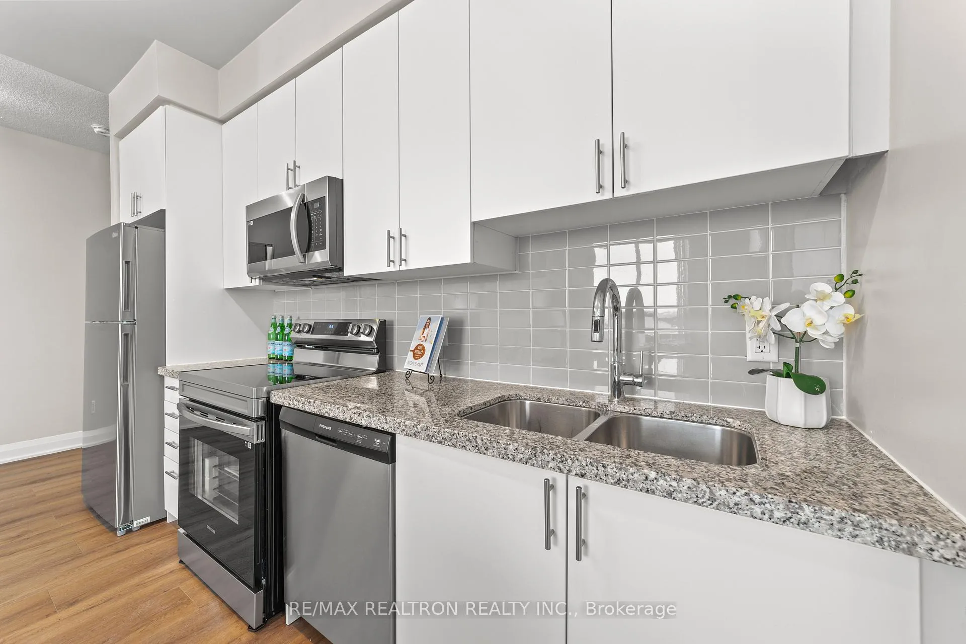 Photo 16 of Unit 608, 75 North Park Road, Vaughan, Beverley Glen — HOMEH