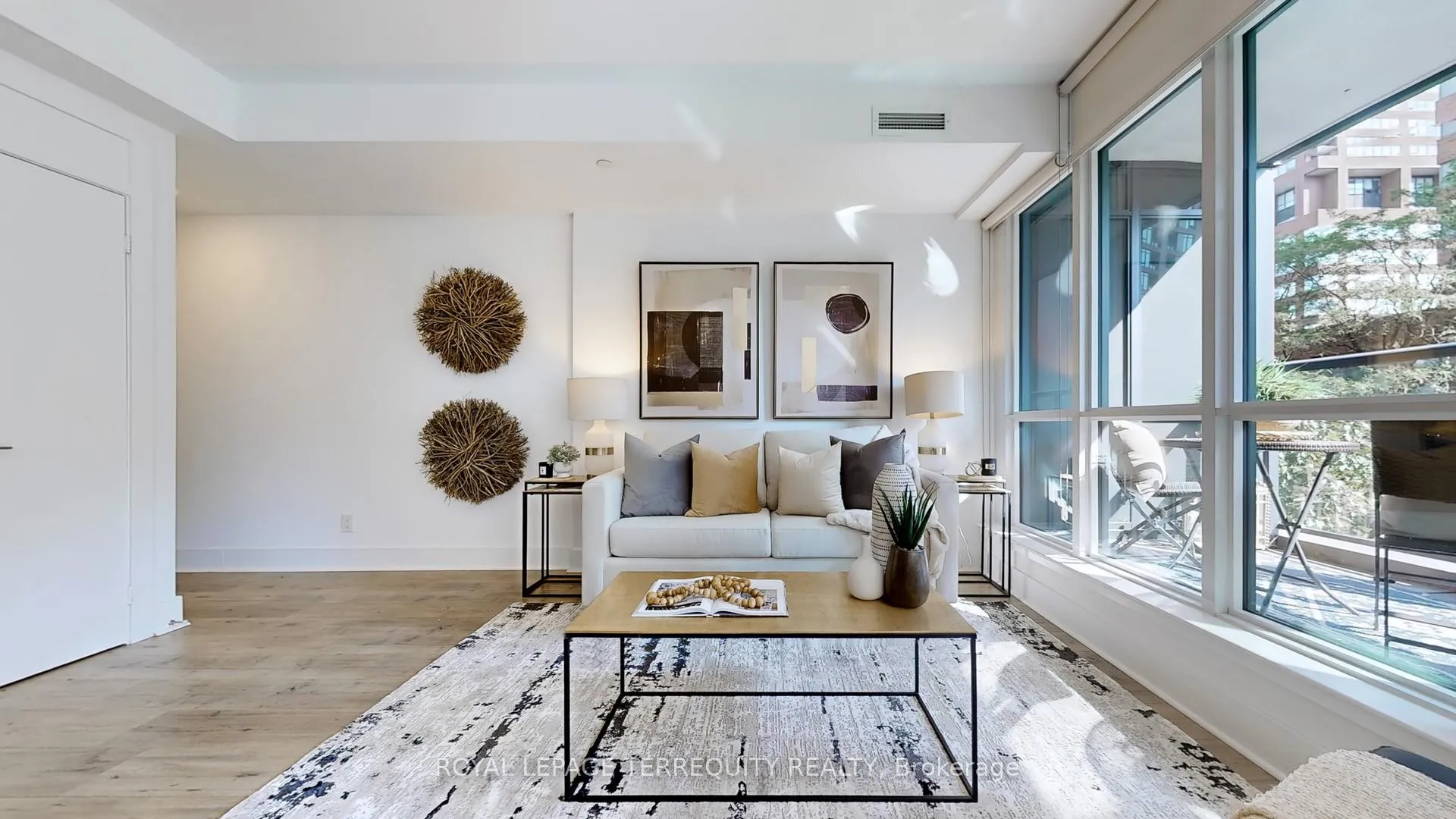 Photo 4 of Unit 313, 32 Davenport Road, Toronto, The Annex — HOMEH