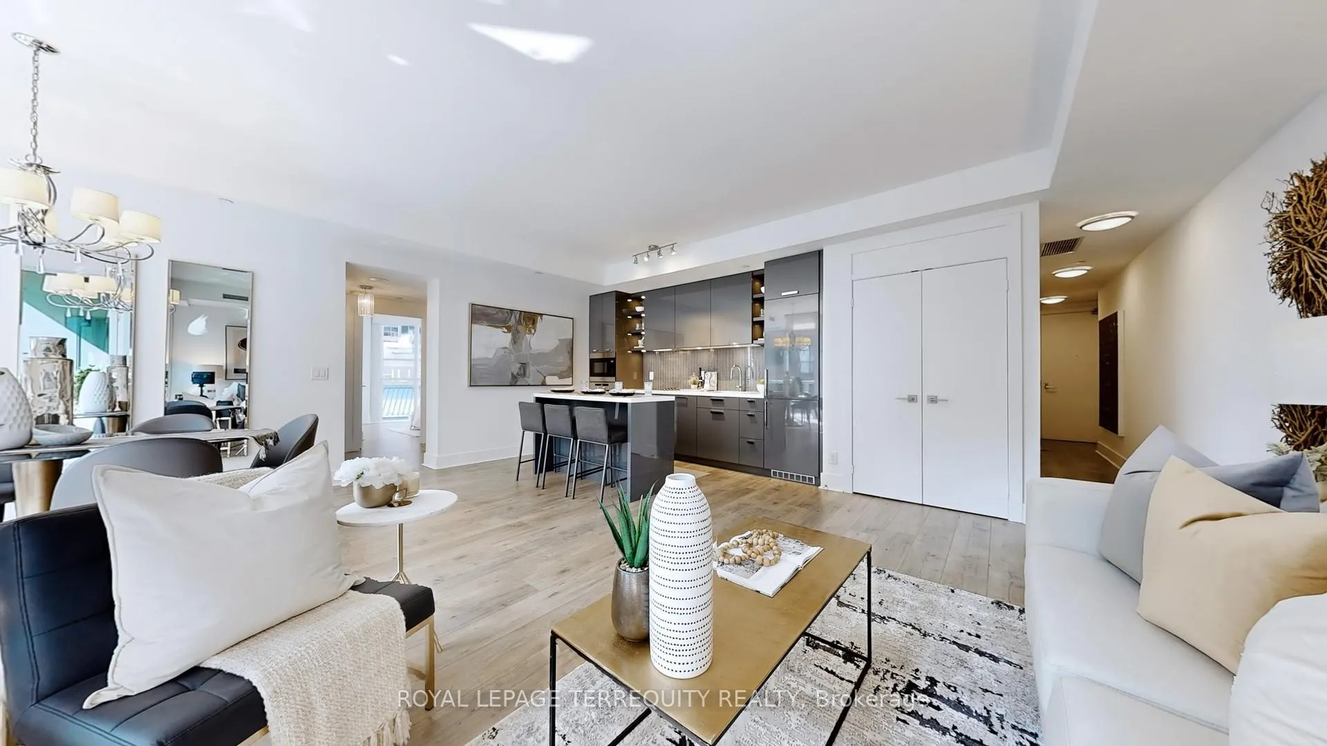 Photo 6 of Unit 313, 32 Davenport Road, Toronto, The Annex — HOMEH