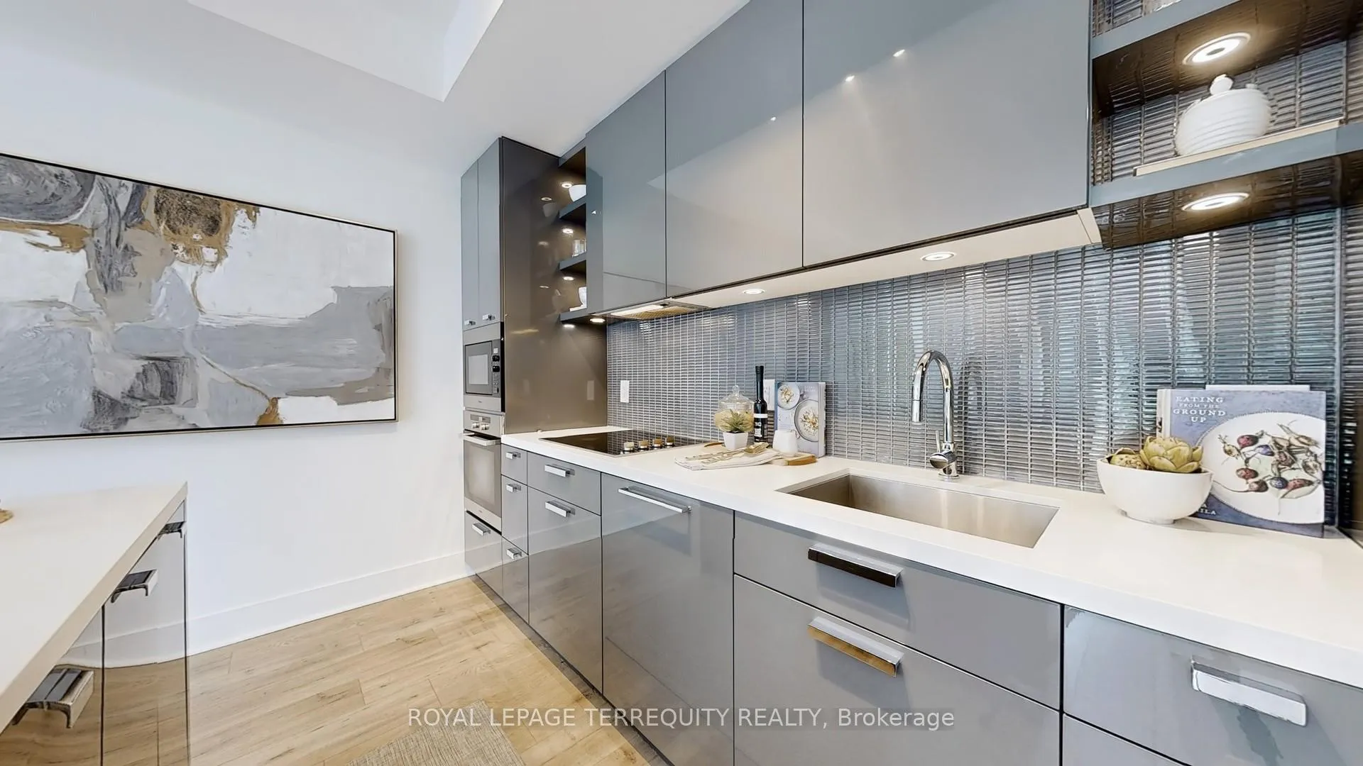 Photo 8 of Unit 313, 32 Davenport Road, Toronto, The Annex — HOMEH