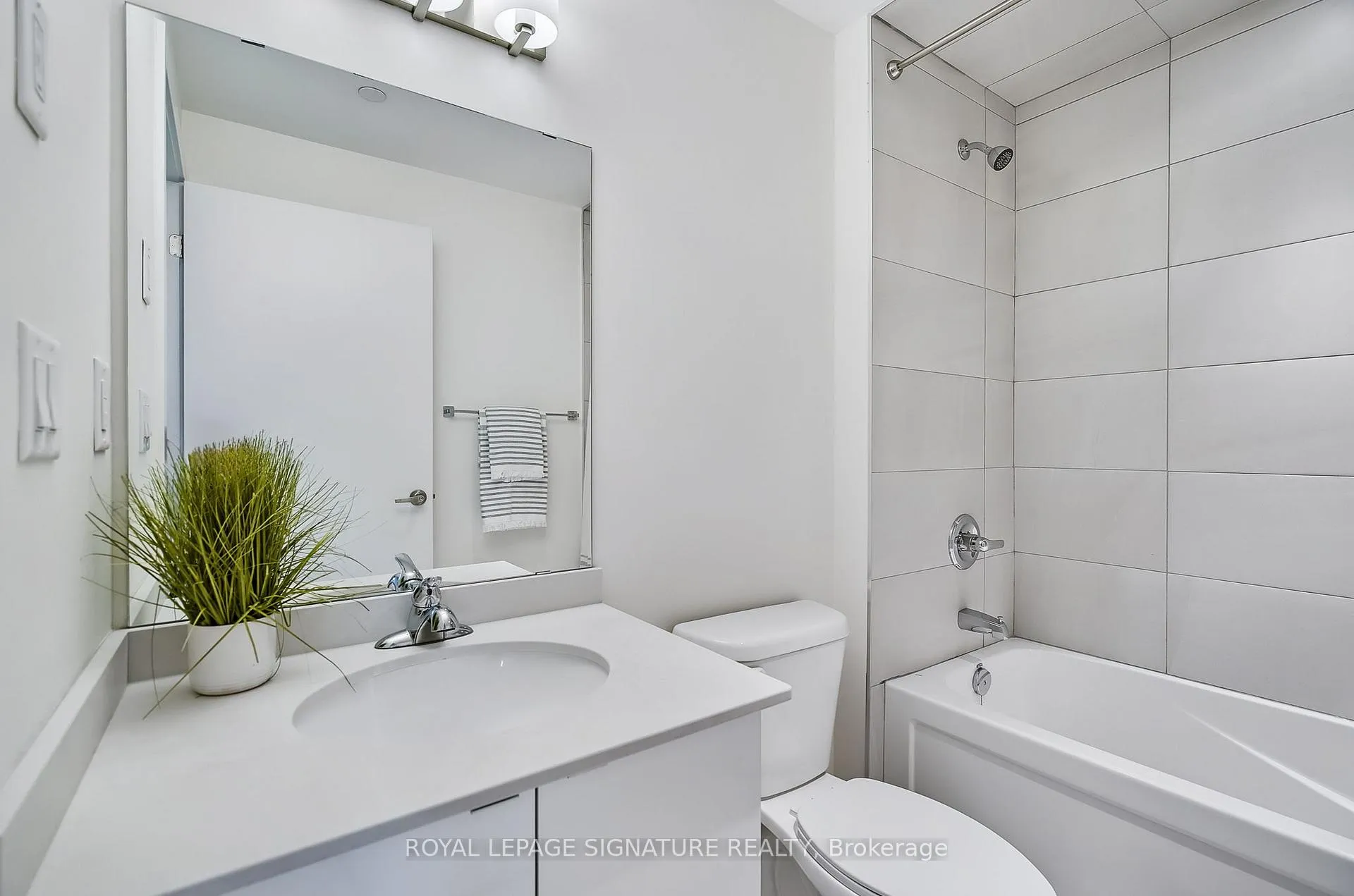 Photo 15 of Unit 412, 16 Markle Crescent, Hamilton, Ancaster — HOMEH