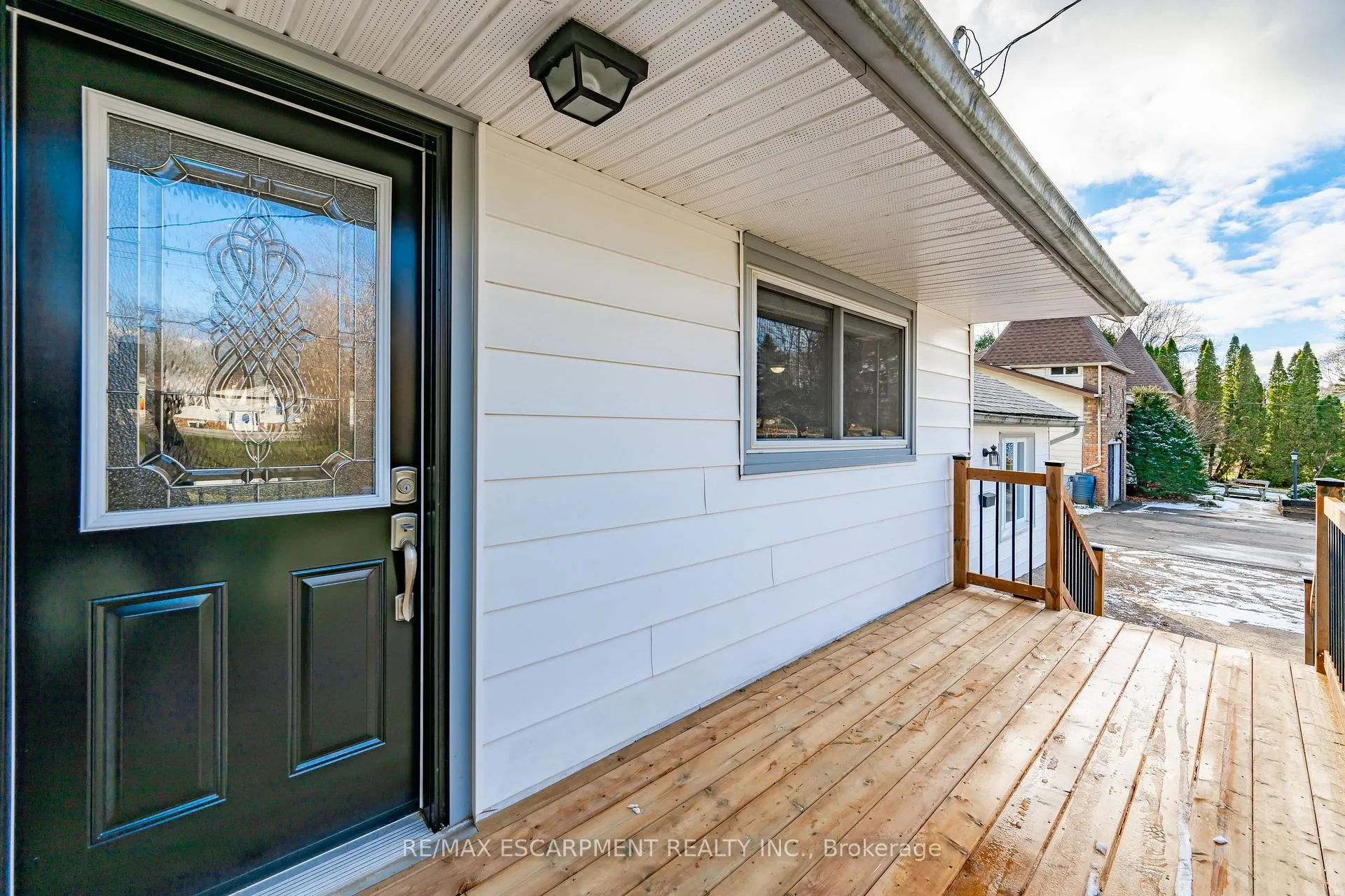 Photo 2 of 2118 Governors Road, Hamilton, Ancaster — HOMEH