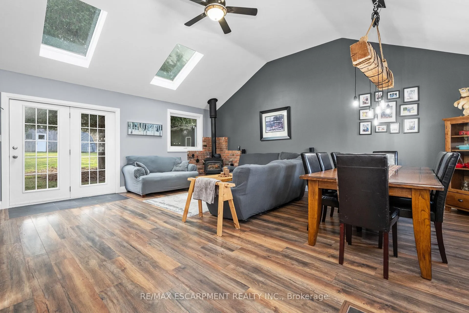 Photo 3 of 2118 Governors Road, Hamilton, Ancaster — HOMEH