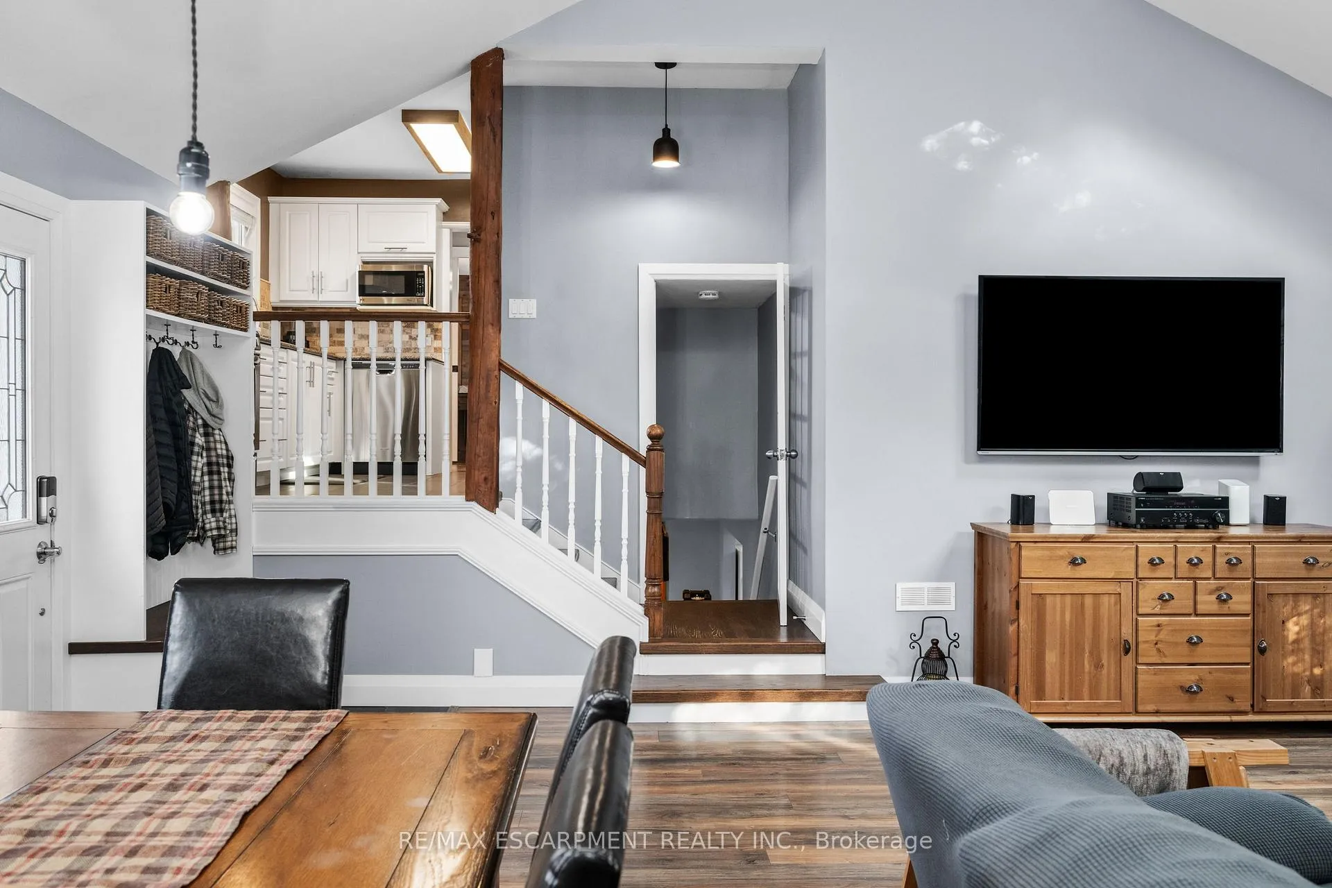 Photo 10 of 2118 Governors Road, Hamilton, Ancaster — HOMEH