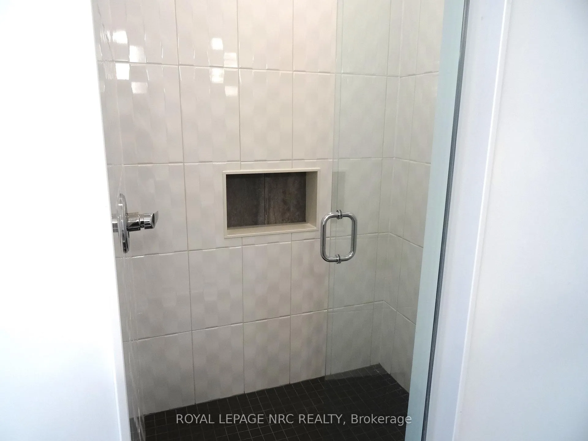 Photo 10 of Unit 1, 4311 Mann Street, Niagara Falls, Lyons Creek — HOMEH