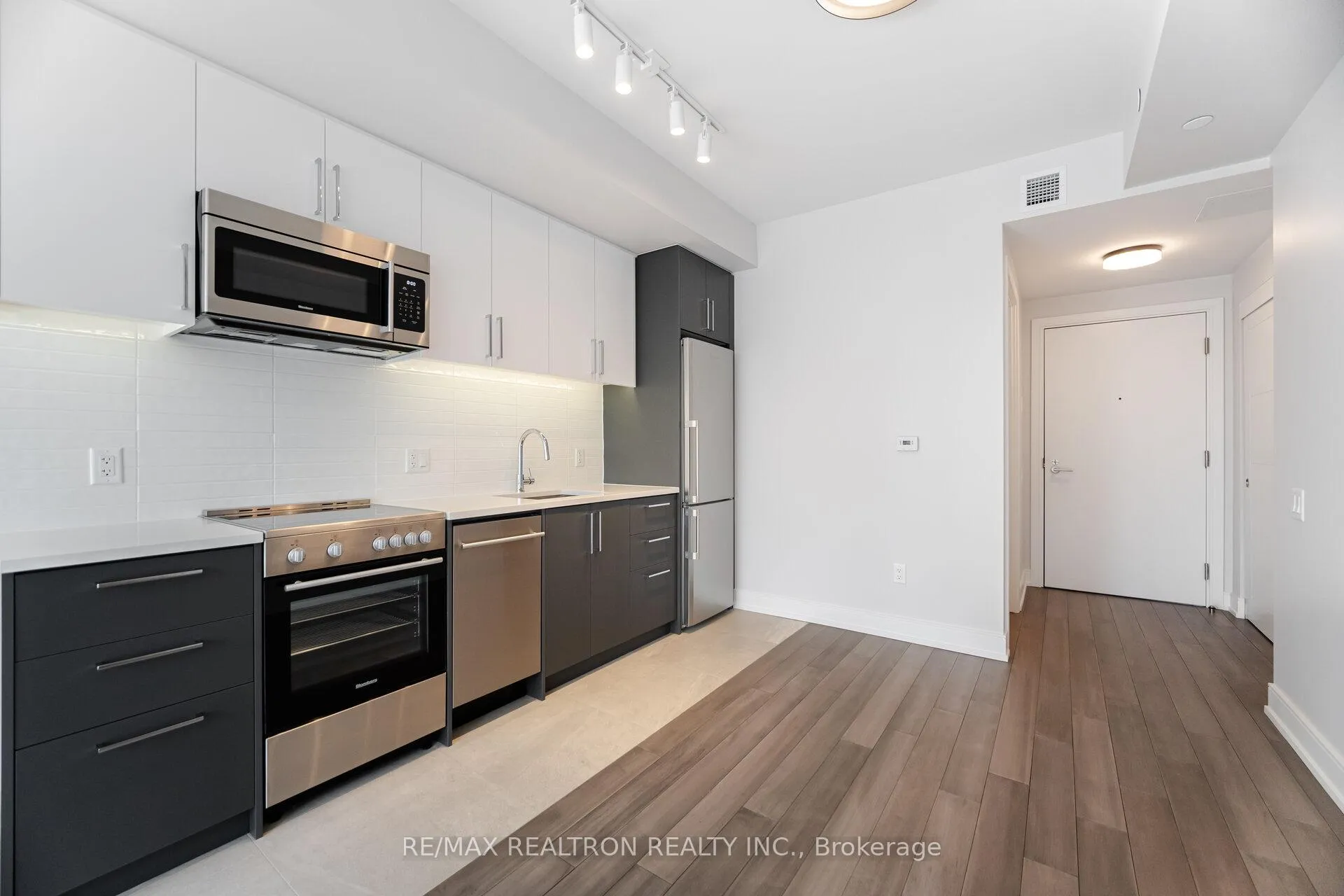 Photo 3 of Unit 1105, 2525 Bathurst Street, Toronto, Forest Hill North — HOMEH