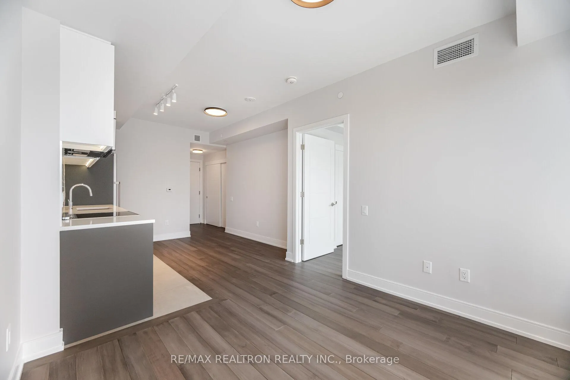 Photo 7 of Unit 1105, 2525 Bathurst Street, Toronto, Forest Hill North — HOMEH