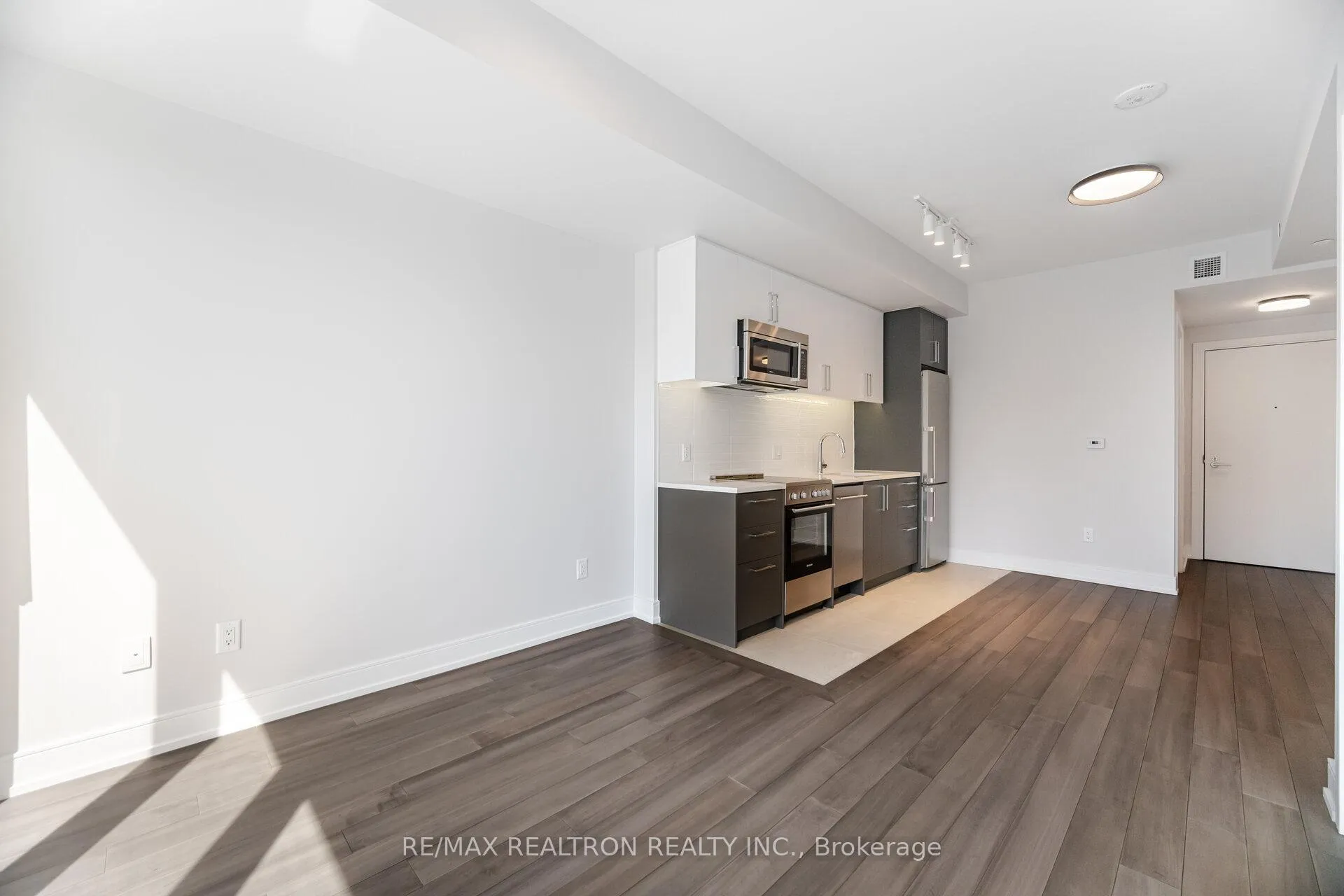 Photo 8 of Unit 1105, 2525 Bathurst Street, Toronto, Forest Hill North — HOMEH
