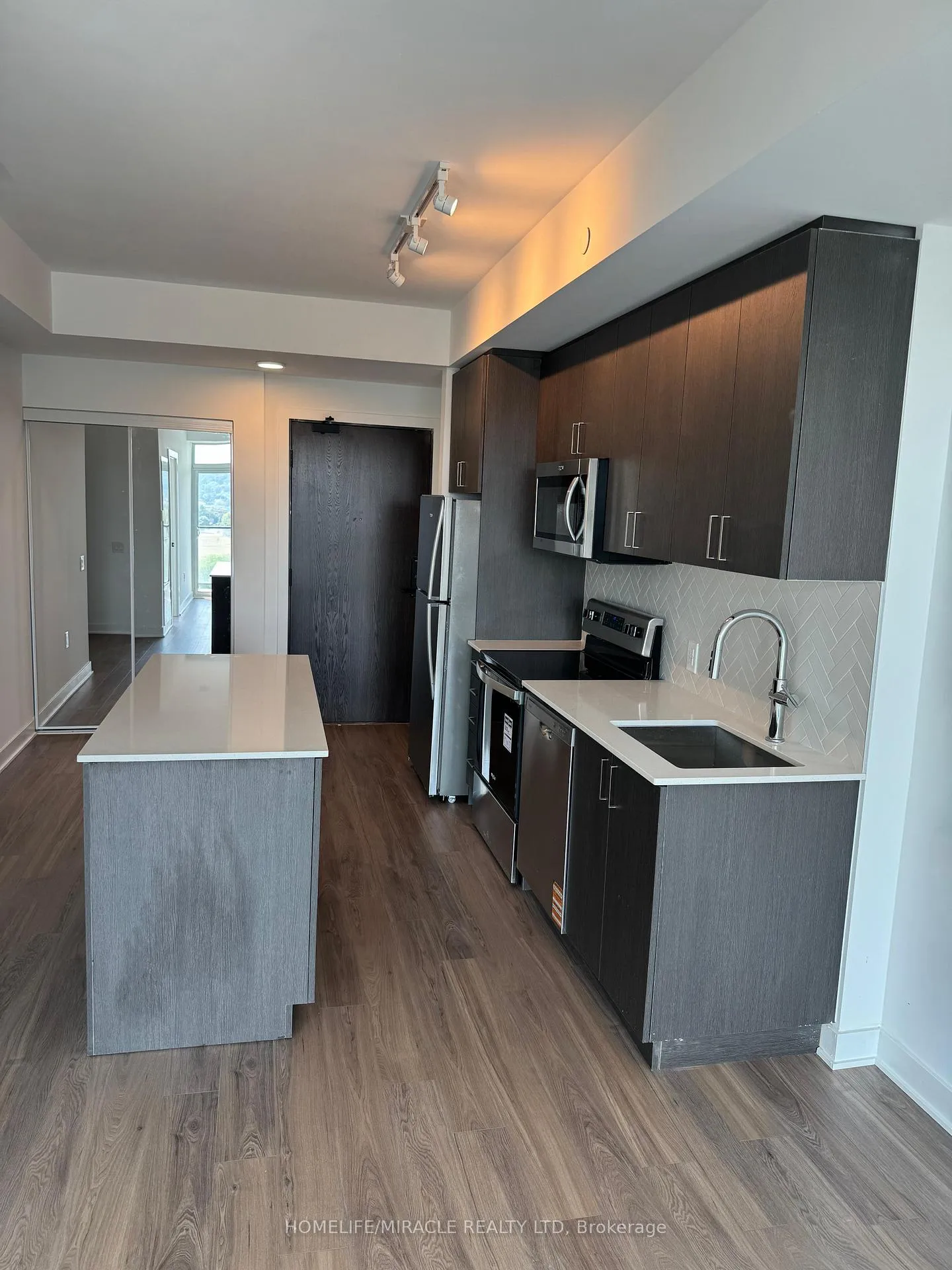 Photo 6 of Unit 918, 2782 Barton Street E, Hamilton, Riverdale — HOMEH