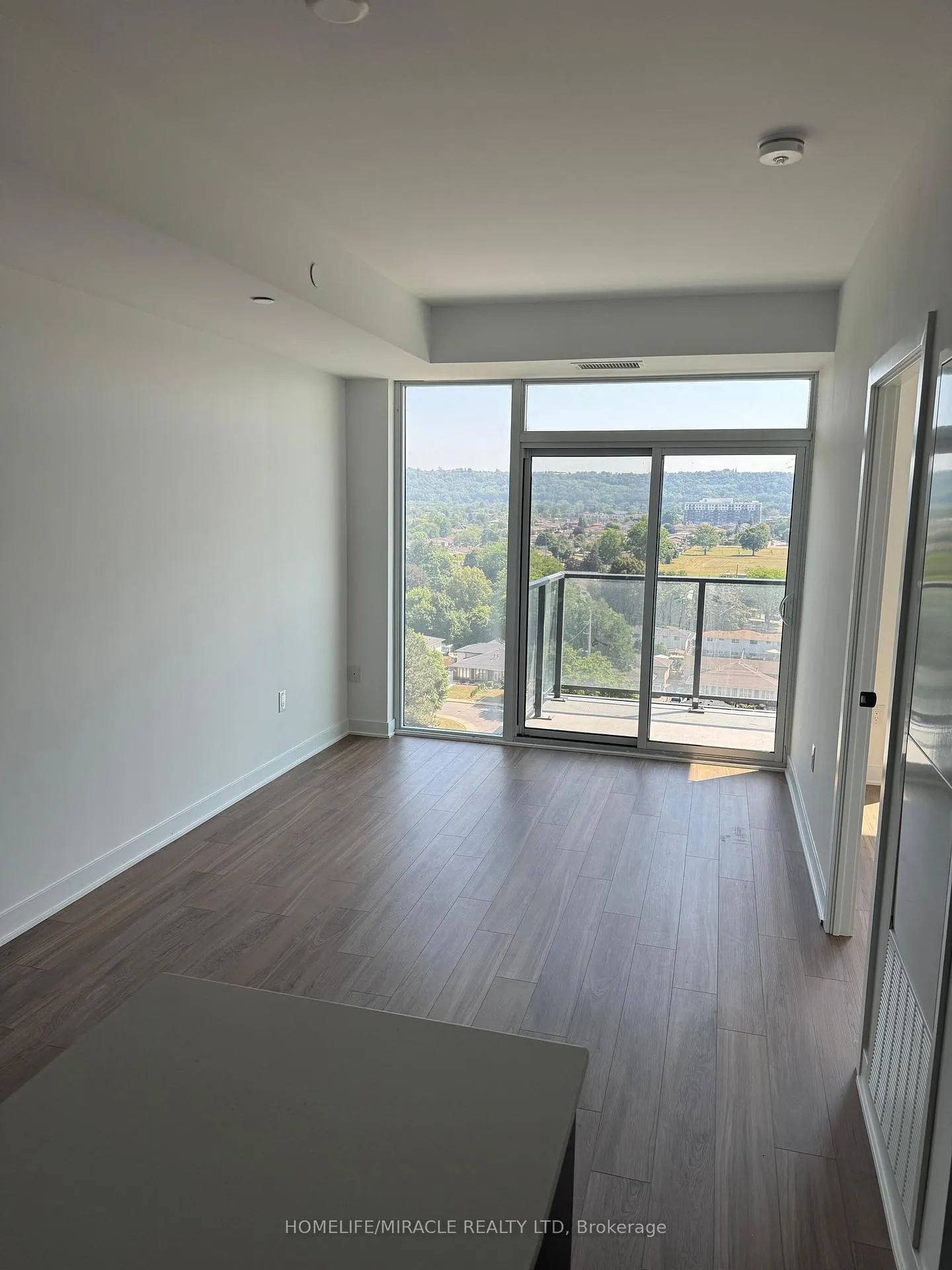 Photo 7 of Unit 918, 2782 Barton Street E, Hamilton, Riverdale — HOMEH