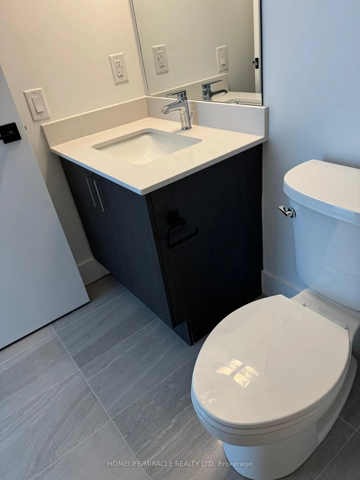 Photo 11 of Unit 918, 2782 Barton Street E, Hamilton, Riverdale — HOMEH