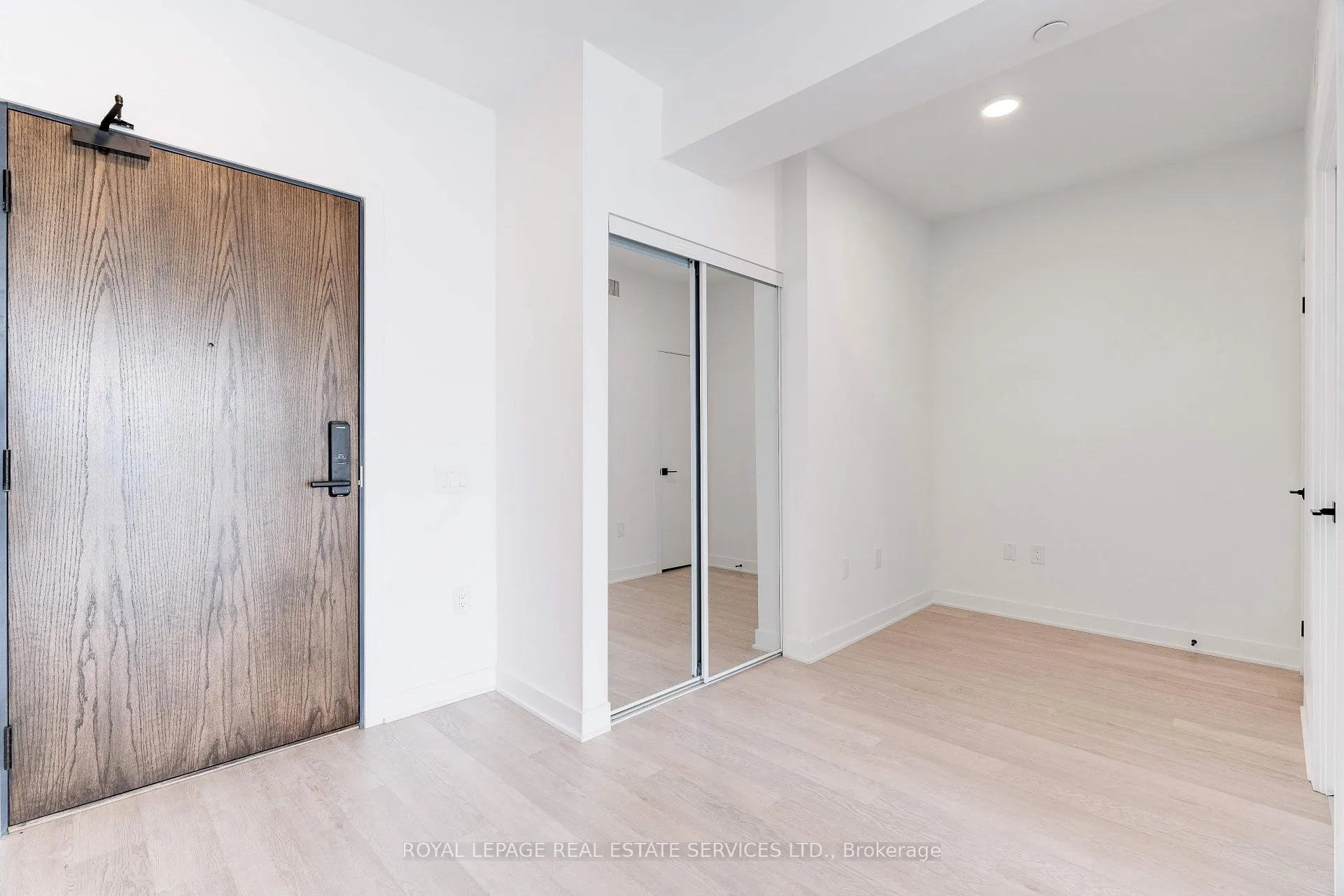 Photo 7 of Unit 502, 2782 Barton Street E, Hamilton, Stoney Creek — HOMEH