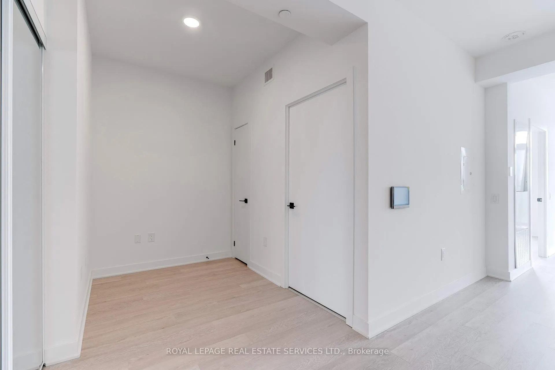 Photo 9 of Unit 502, 2782 Barton Street E, Hamilton, Stoney Creek — HOMEH