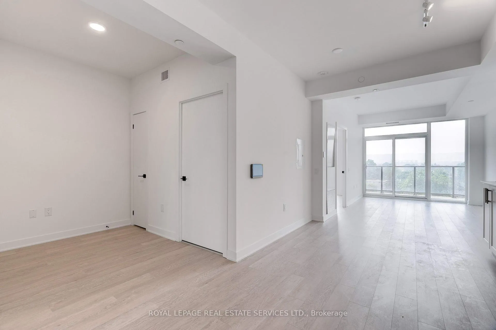 Photo 10 of Unit 502, 2782 Barton Street E, Hamilton, Stoney Creek — HOMEH