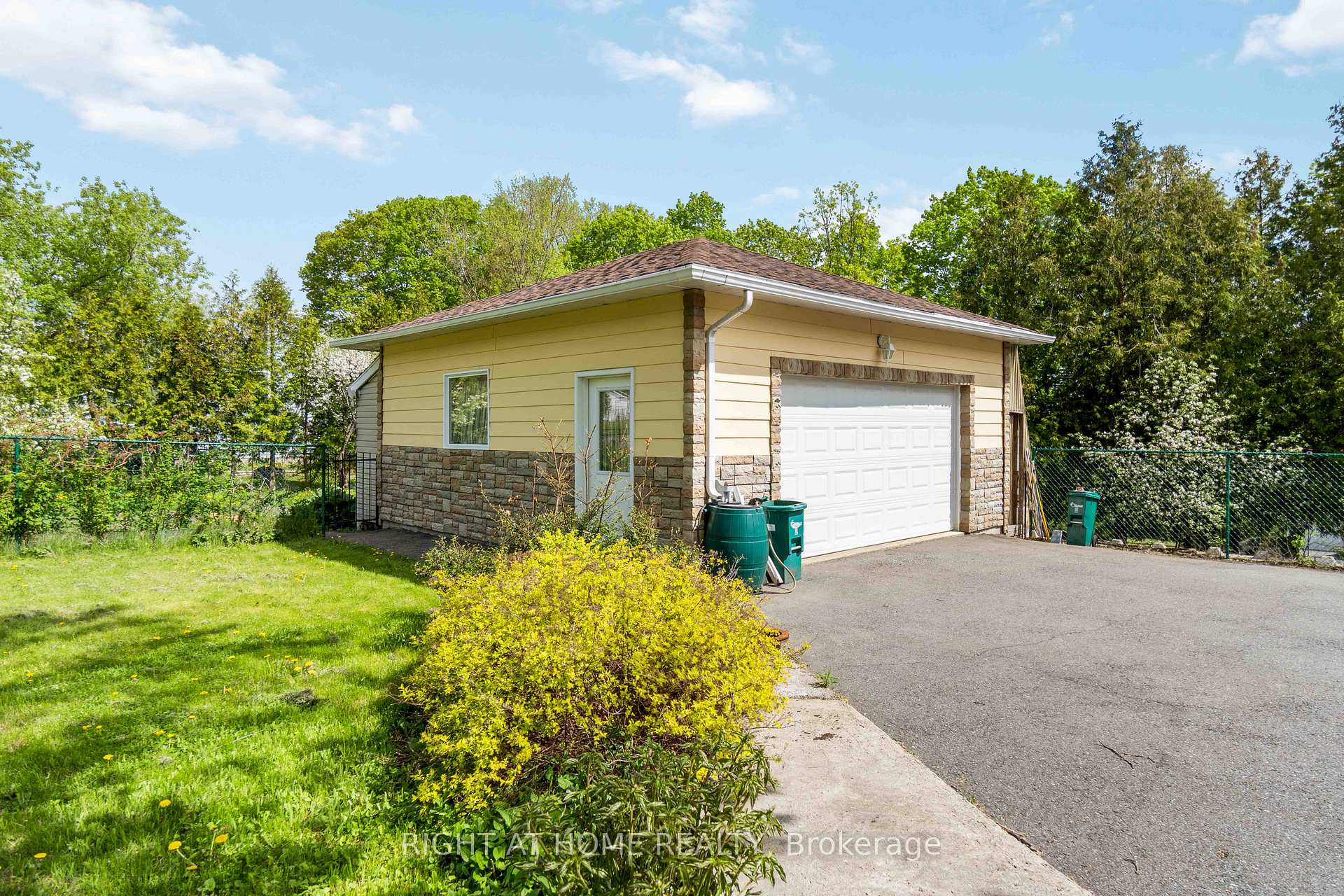 Photo 4 of 104 & 110 Highview Drive, Ottawa, Constance Bay — HOMEH