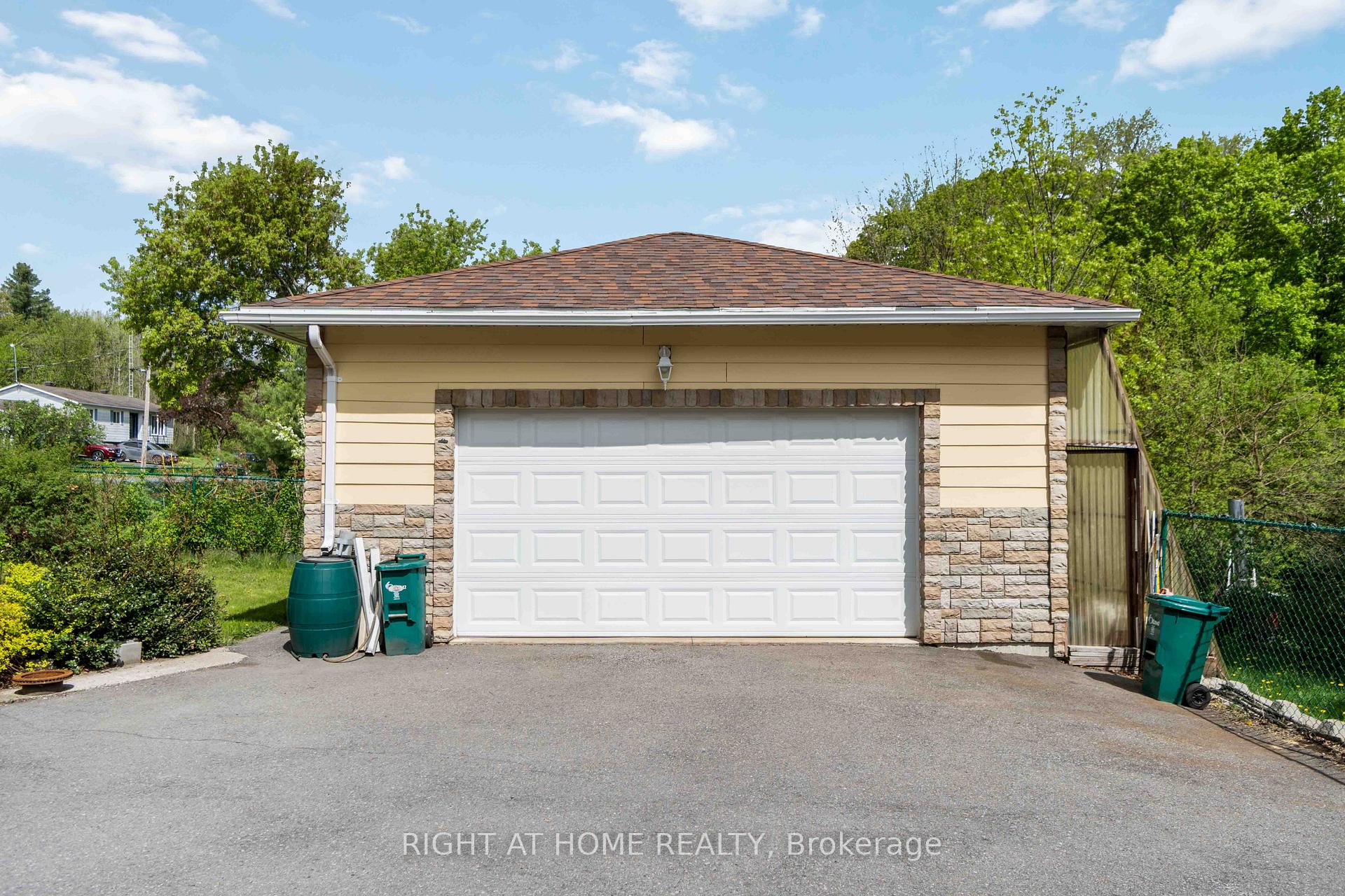 Photo 5 of 104 & 110 Highview Drive, Ottawa, Constance Bay — HOMEH