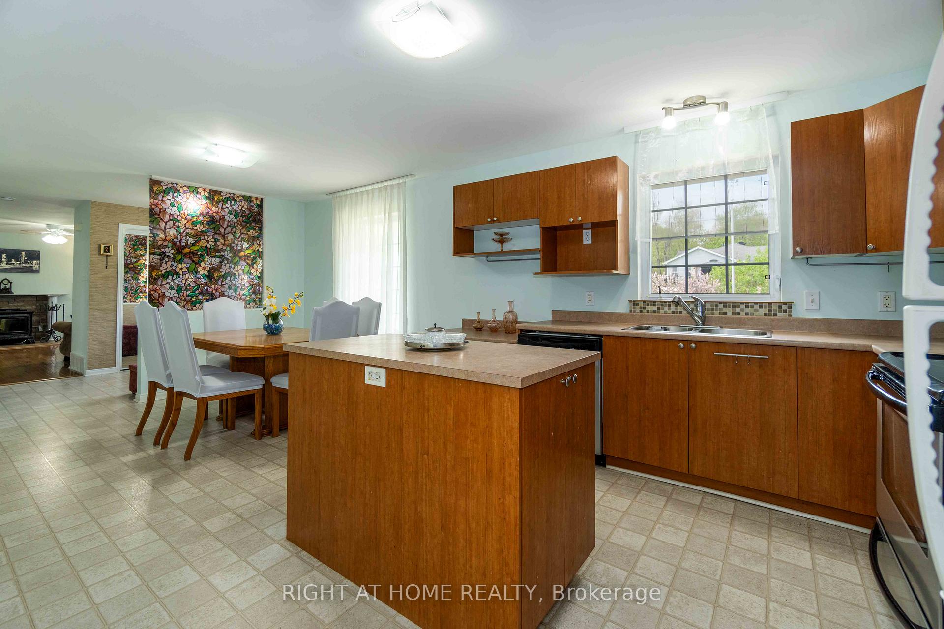 Photo 14 of 104 & 110 Highview Drive, Ottawa, Constance Bay — HOMEH