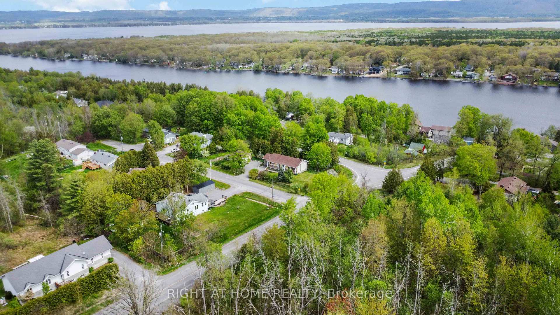Photo 33 of 104 & 110 Highview Drive, Ottawa, Constance Bay — HOMEH