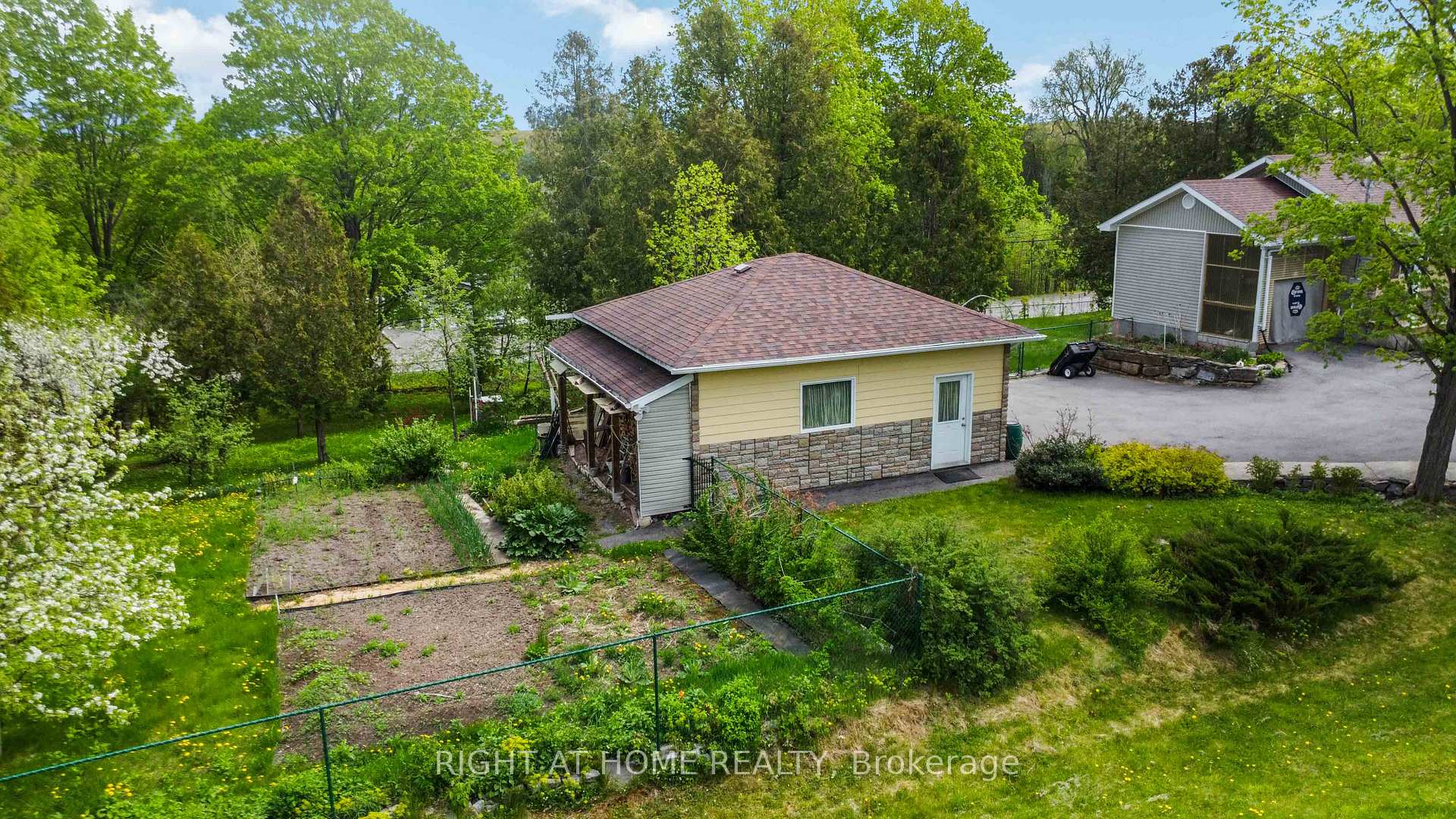 Photo 35 of 104 & 110 Highview Drive, Ottawa, Constance Bay — HOMEH