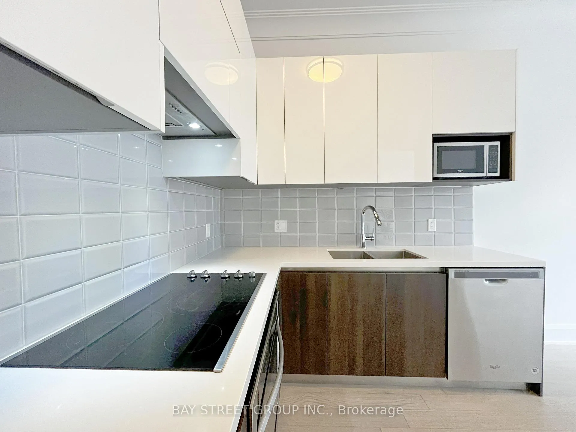 Photo 8 of Unit 201, 25 Water Walk Drive, Markham, Unionville — HOMEH