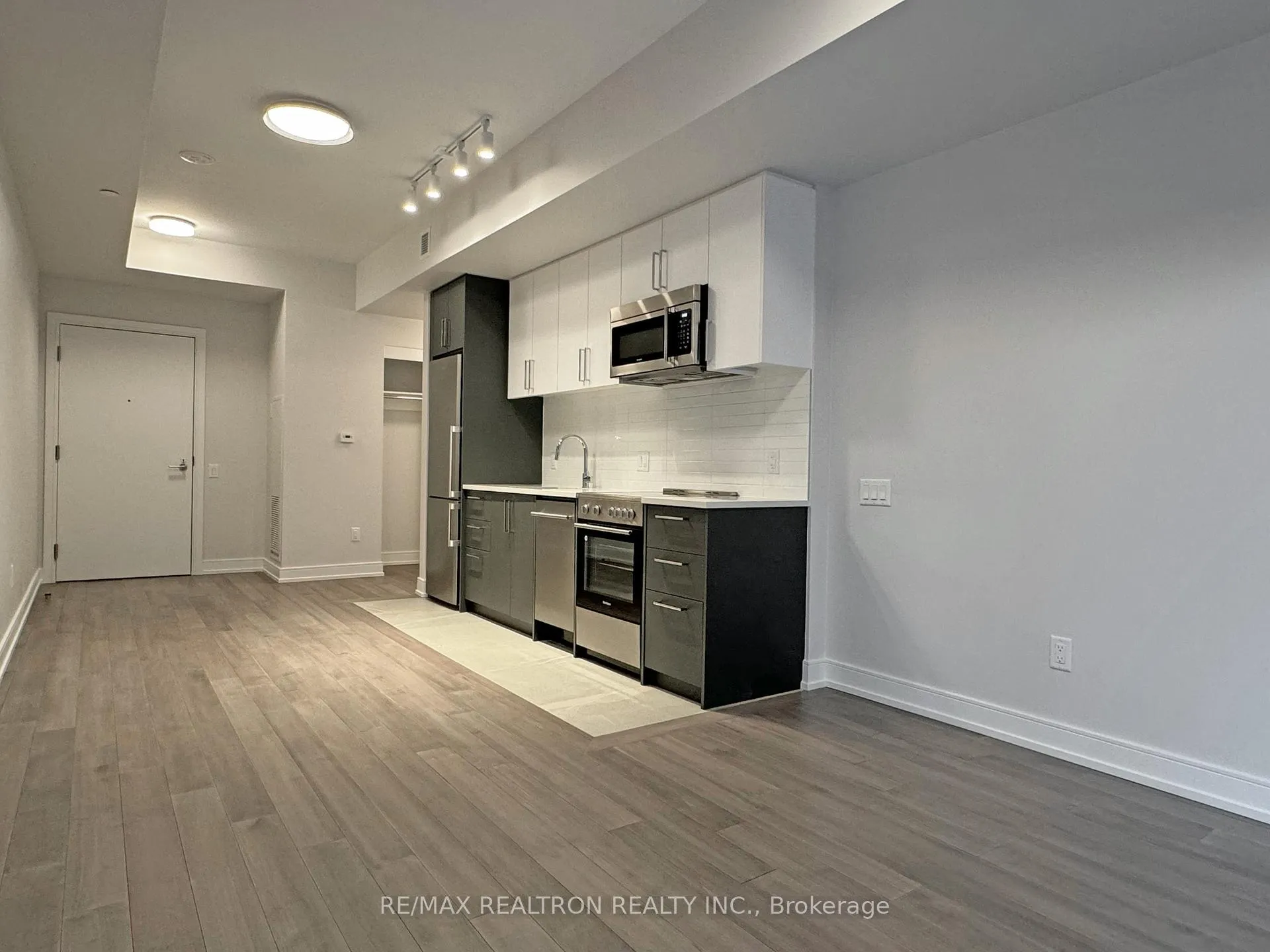 Front of Unit 202, 2525 Bathurst Street