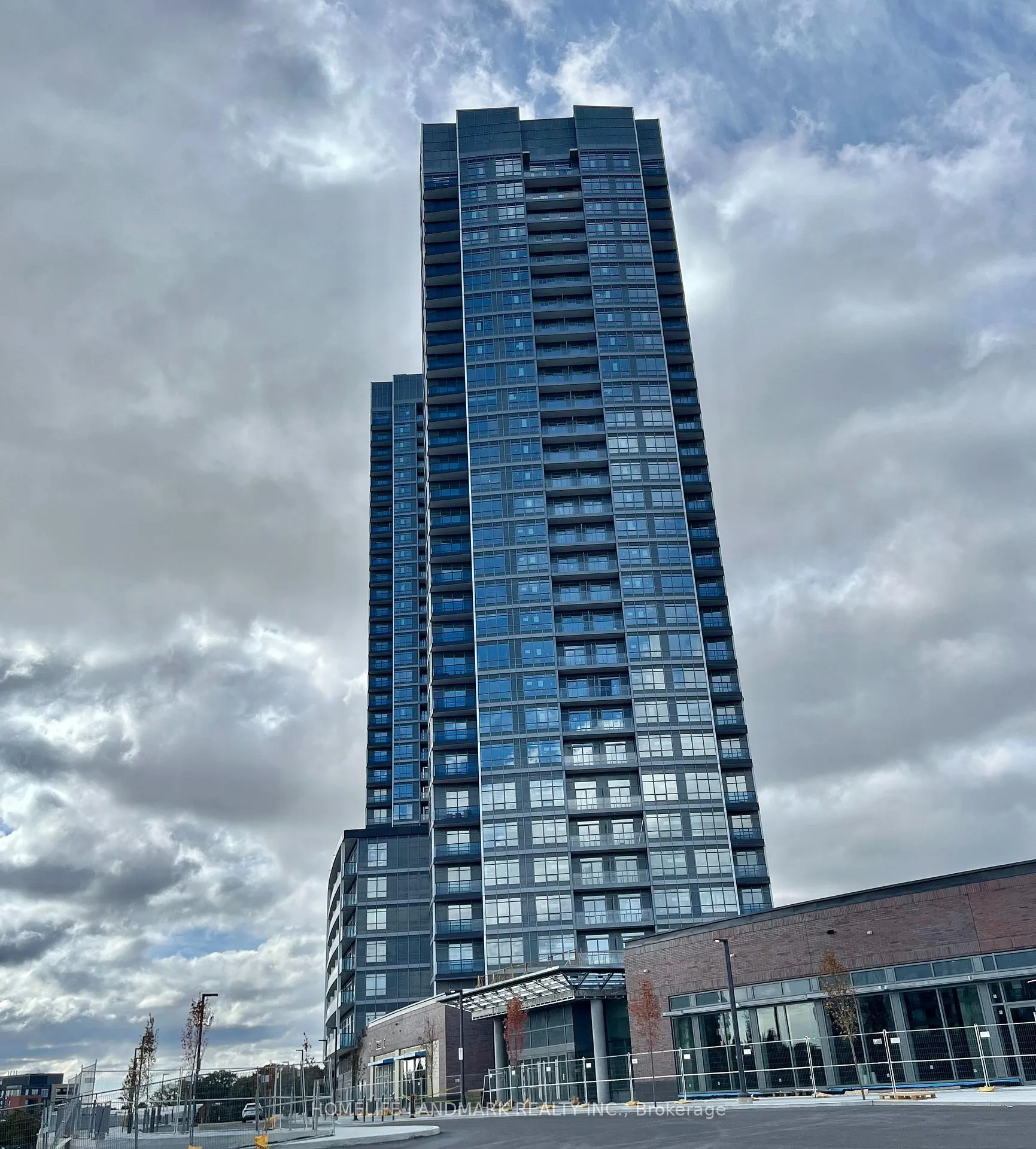 Photo 1 of Unit A1003, 30 Upper Mall Way, Vaughan, Brownridge — HOMEH