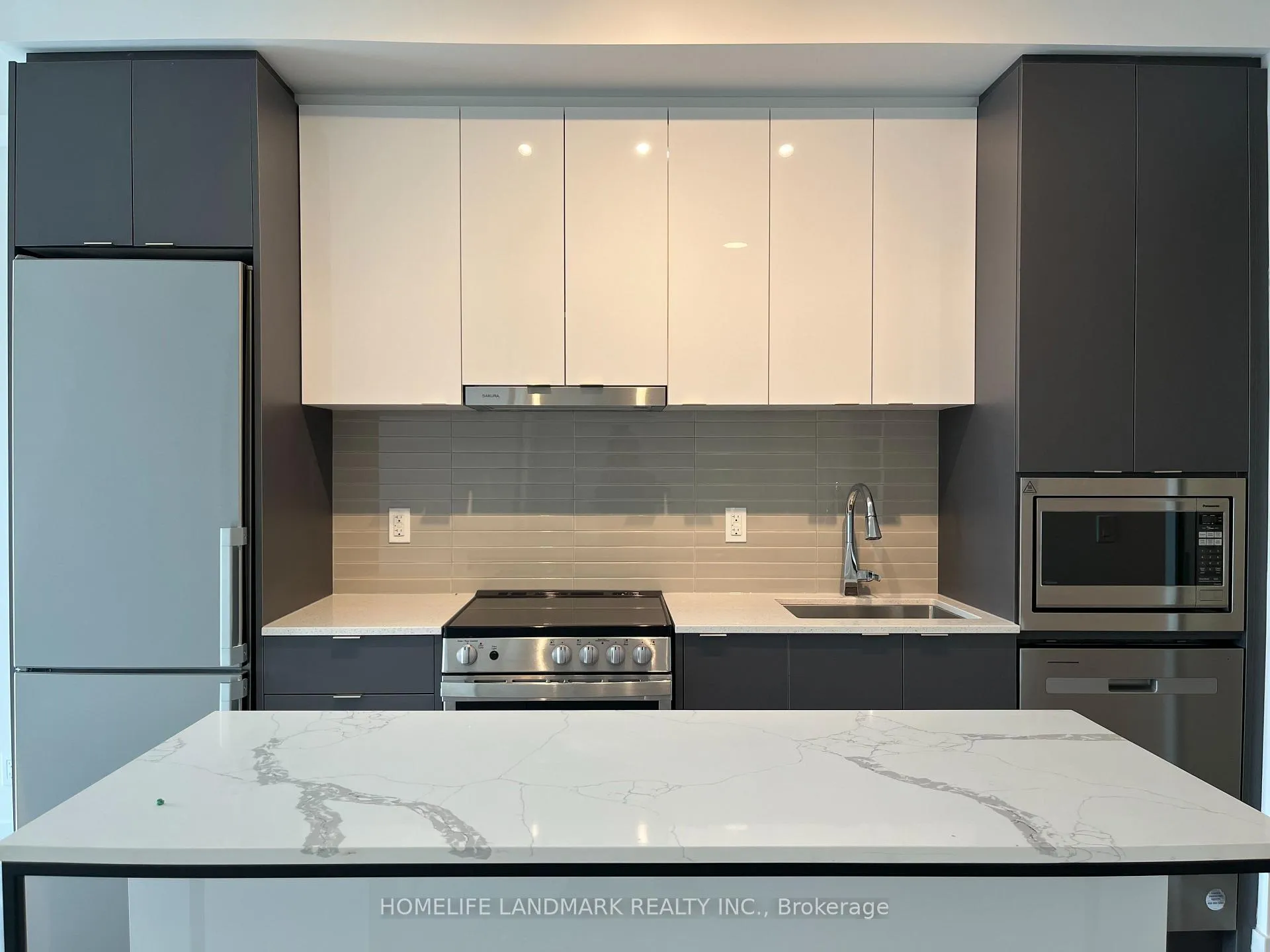 Photo 4 of Unit A1003, 30 Upper Mall Way, Vaughan, Brownridge — HOMEH