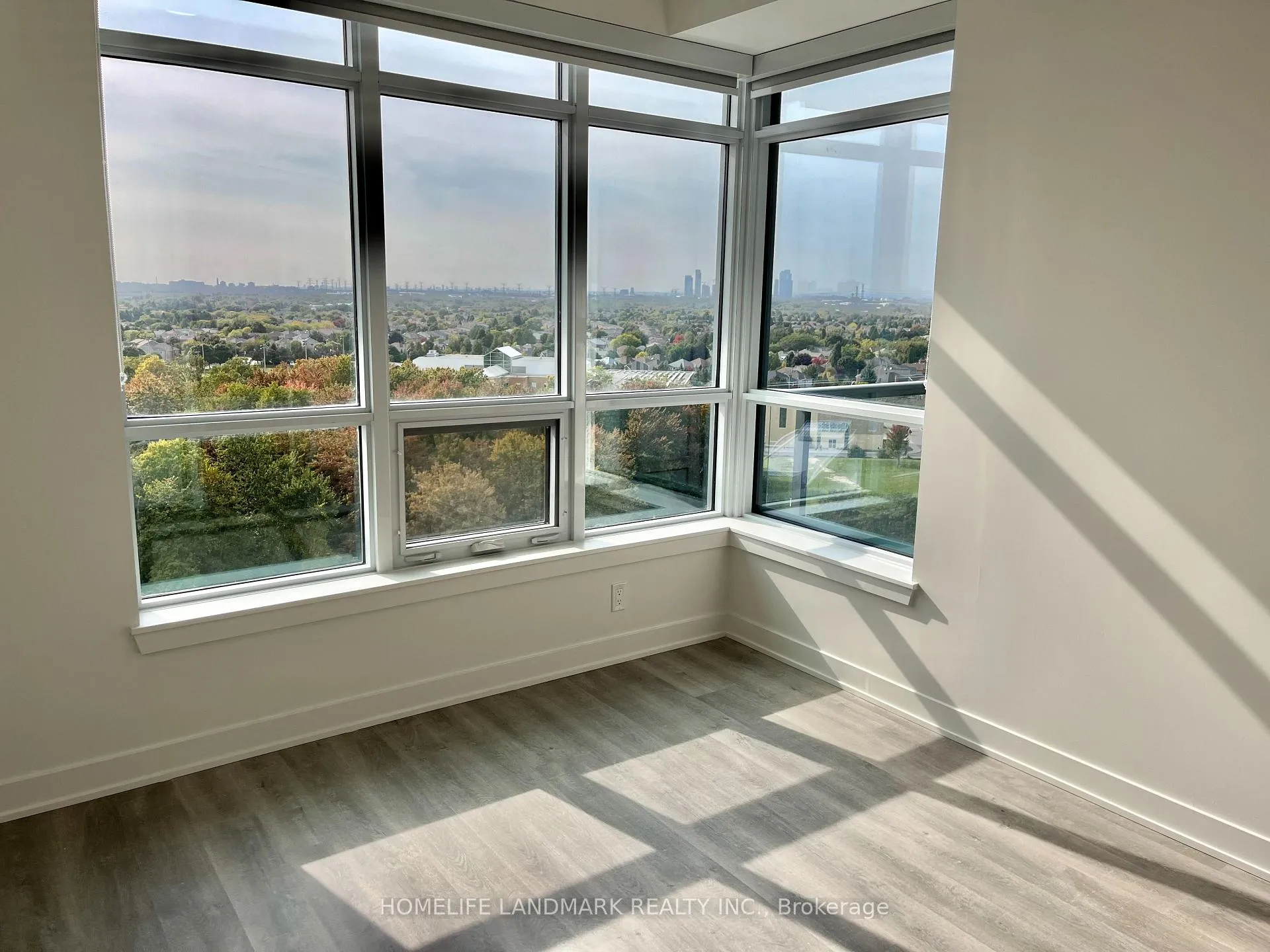 Photo 5 of Unit A1003, 30 Upper Mall Way, Vaughan, Brownridge — HOMEH