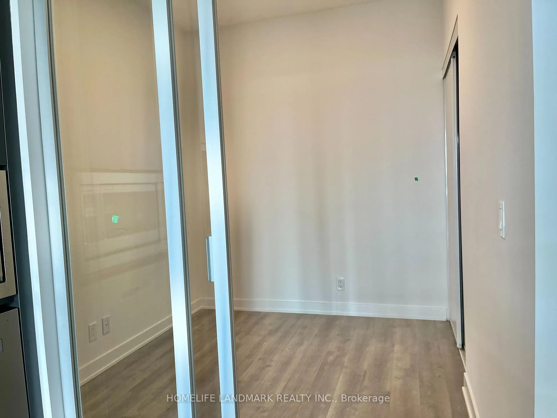 Photo 6 of Unit A1003, 30 Upper Mall Way, Vaughan, Brownridge — HOMEH