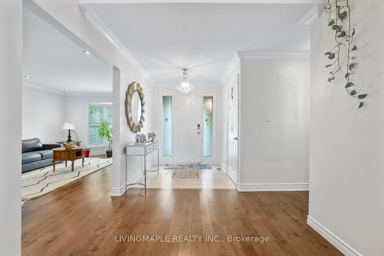 Photo 4 of 110 Fincham Avenue, Markham, Markham Village — HOMEH