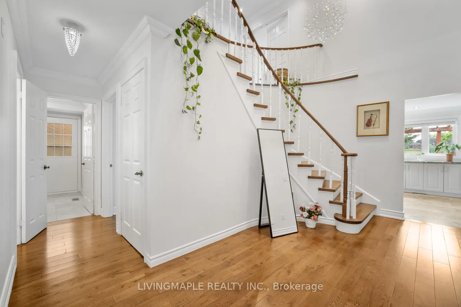 Photo 5 of 110 Fincham Avenue, Markham, Markham Village — HOMEH