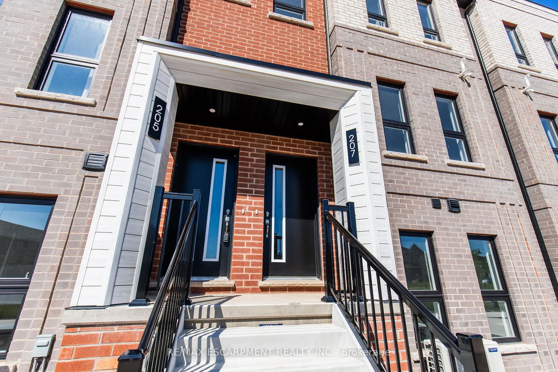 Photo 2 of 207 Burke Street, Hamilton, Waterdown — HOMEH