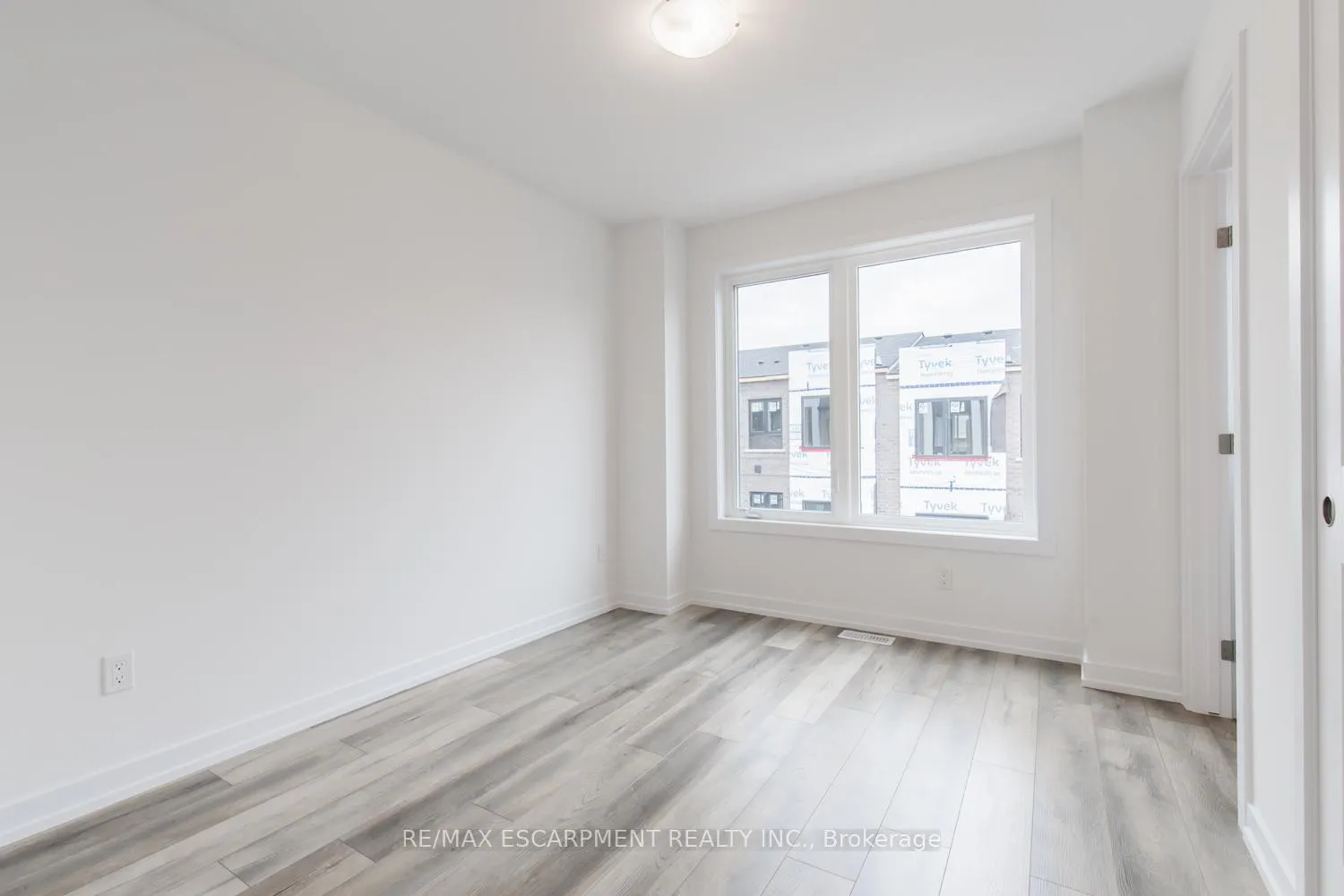 Photo 27 of 207 Burke Street, Hamilton, Waterdown — HOMEH
