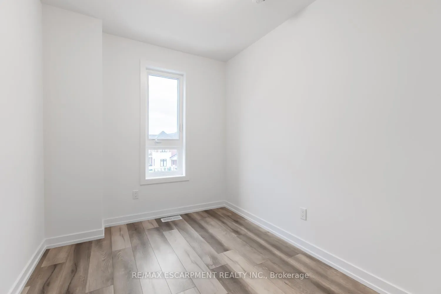 Photo 34 of 207 Burke Street, Hamilton, Waterdown — HOMEH