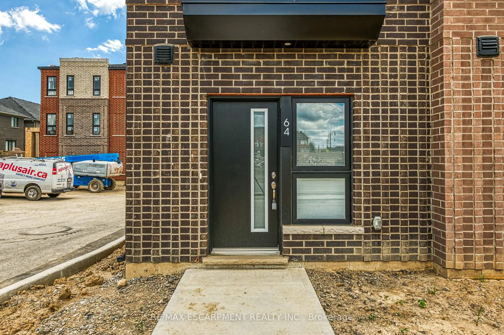 Photo 2 of 64 Kenesky Drive, Hamilton, Waterdown — HOMEH