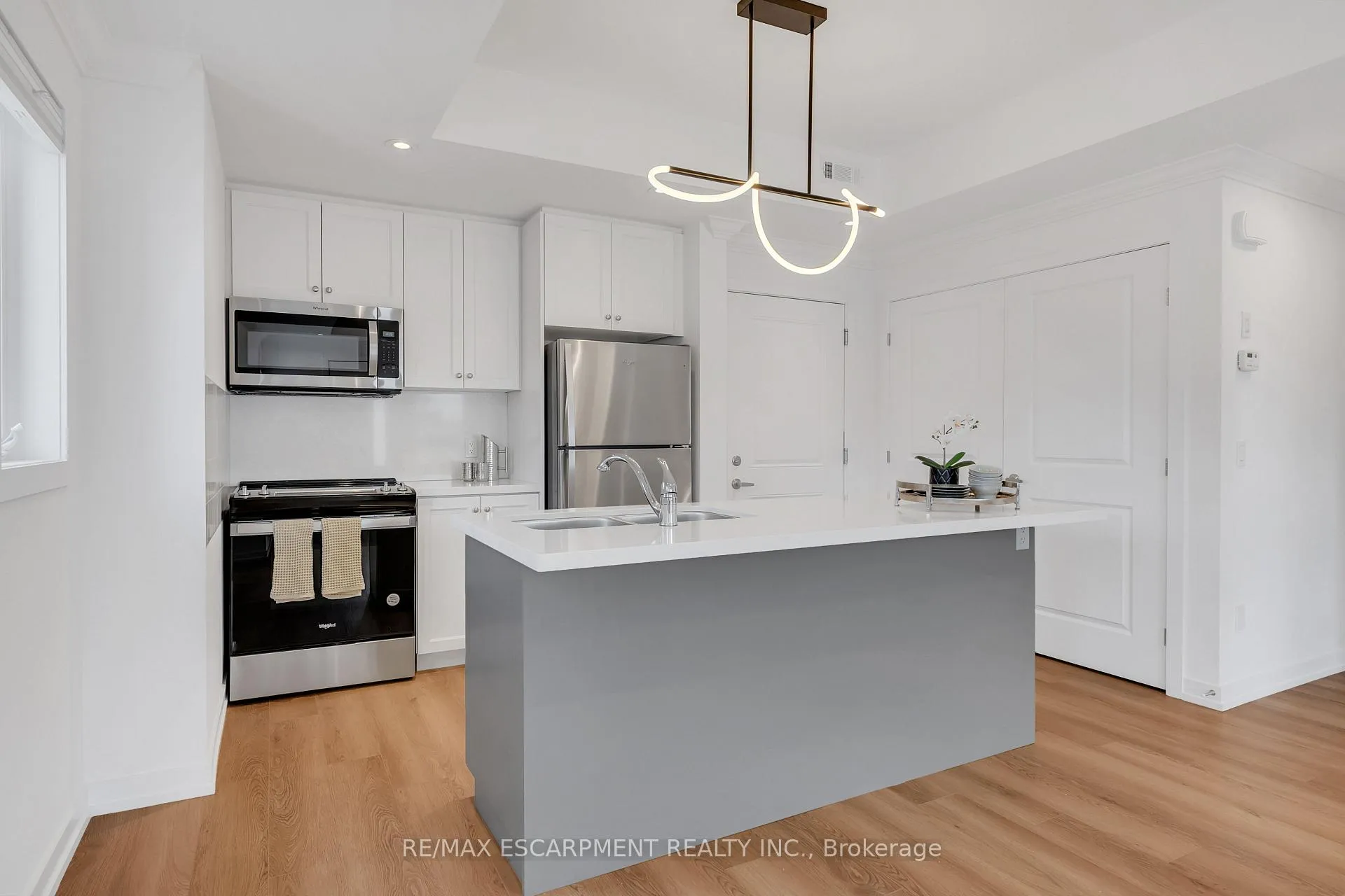 Photo 5 of 64 Kenesky Drive, Hamilton, Waterdown — HOMEH
