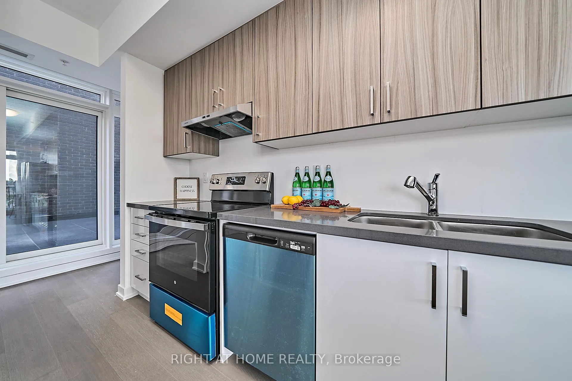 Photo 5 of Unit unit 34, 188 Angus Drive, Ajax, Central — HOMEH