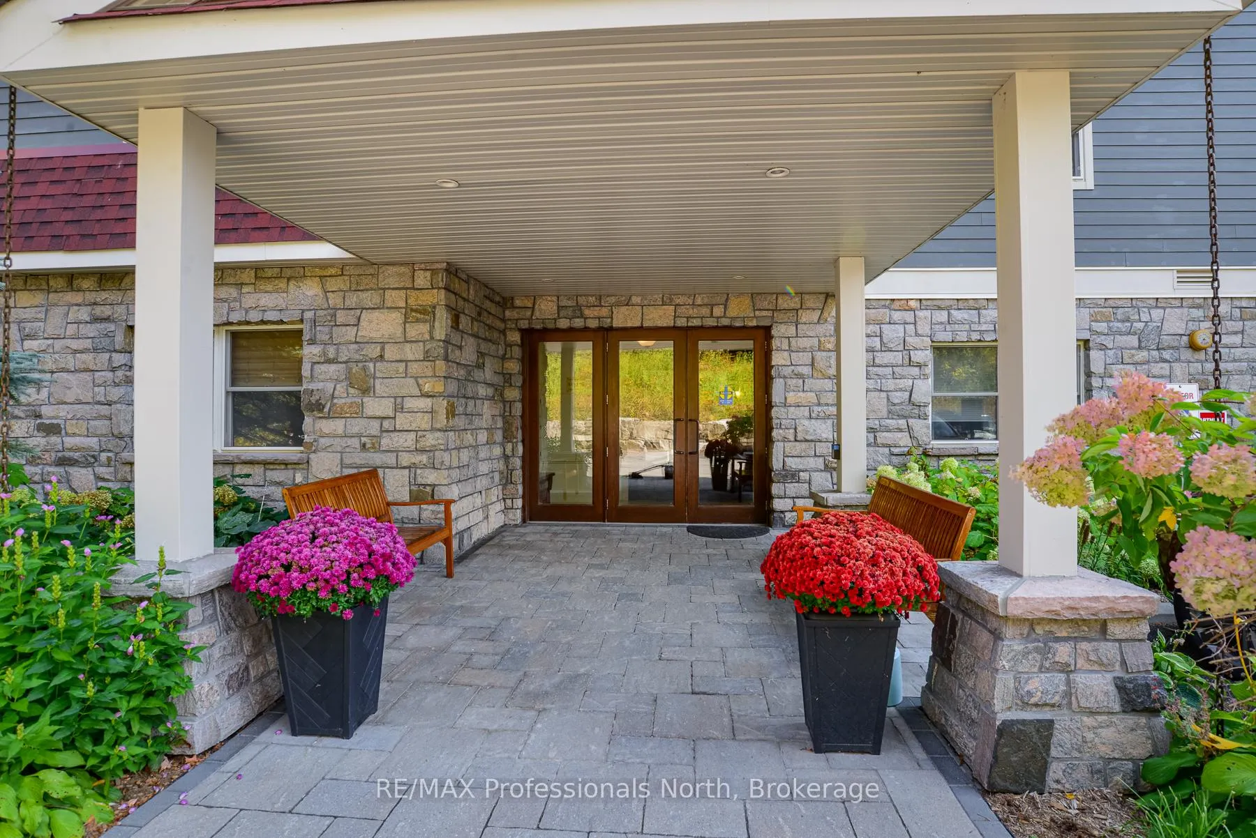 Photo 2 of Unit 304, 10A Kimberley Avenue, Bracebridge, Macaulay — HOMEH