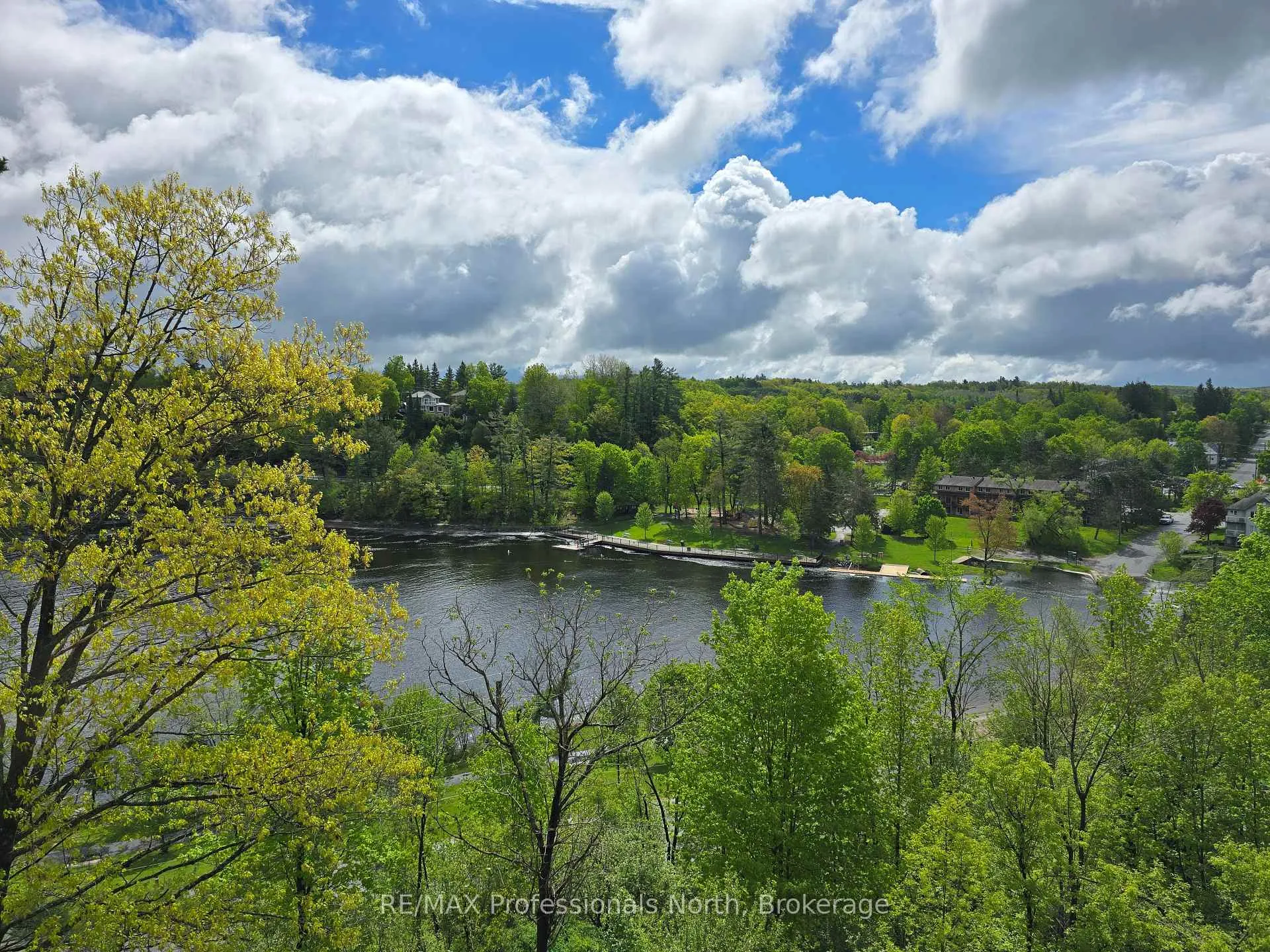 Photo 3 of Unit 304, 10A Kimberley Avenue, Bracebridge, Macaulay — HOMEH