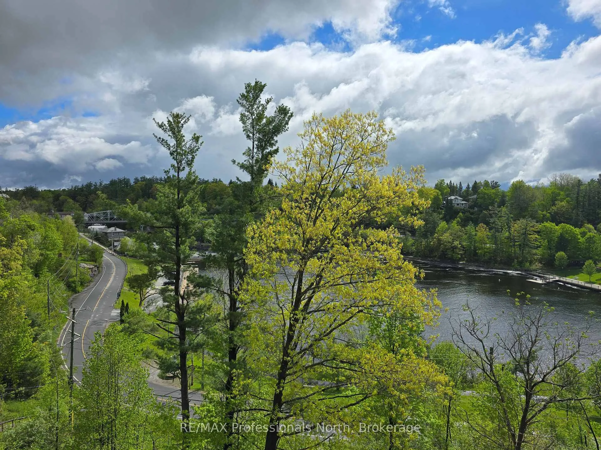 Photo 4 of Unit 304, 10A Kimberley Avenue, Bracebridge, Macaulay — HOMEH
