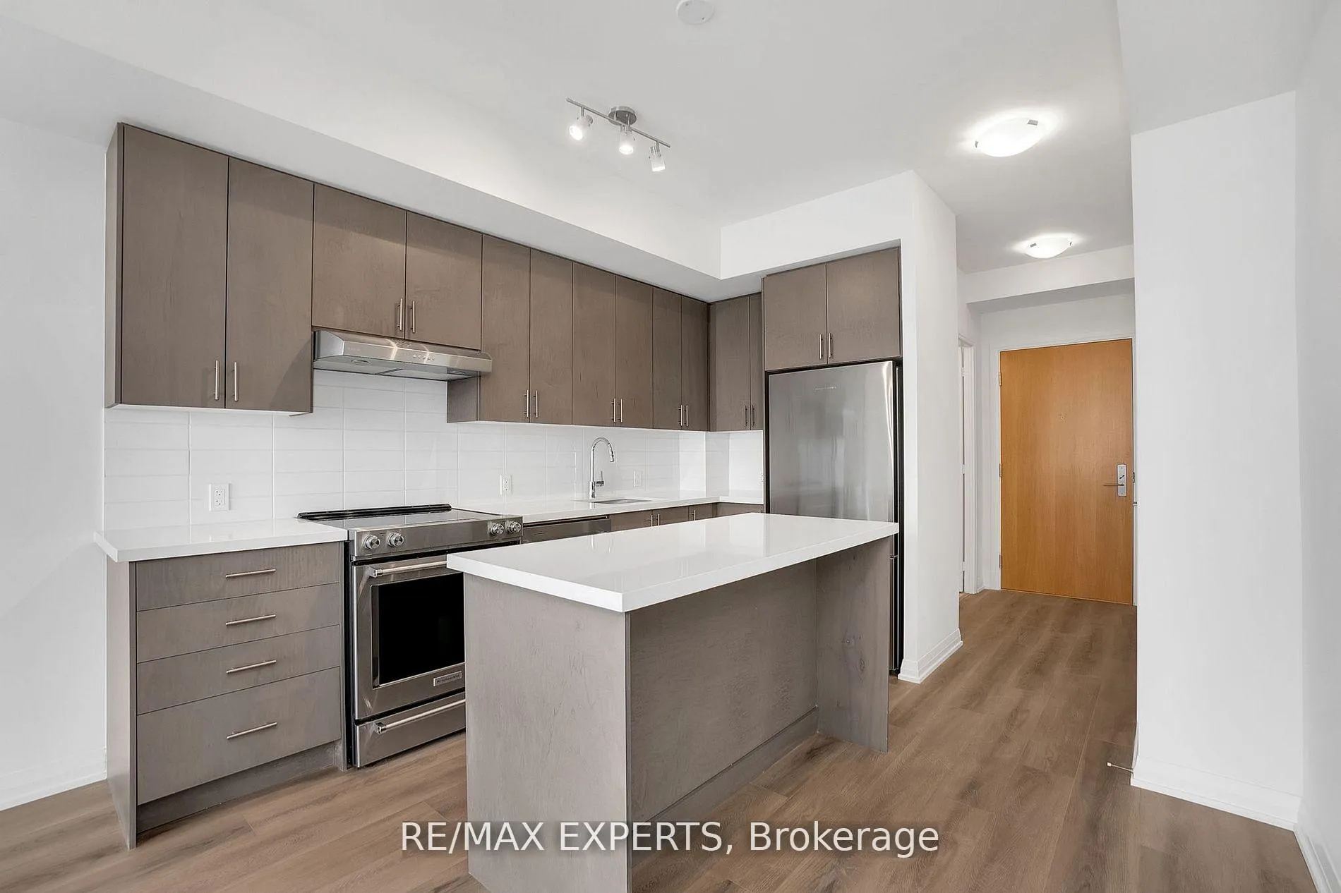 Photo 3 of Unit 806, 8960 Jane Street, Vaughan, Vellore Village — HOMEH