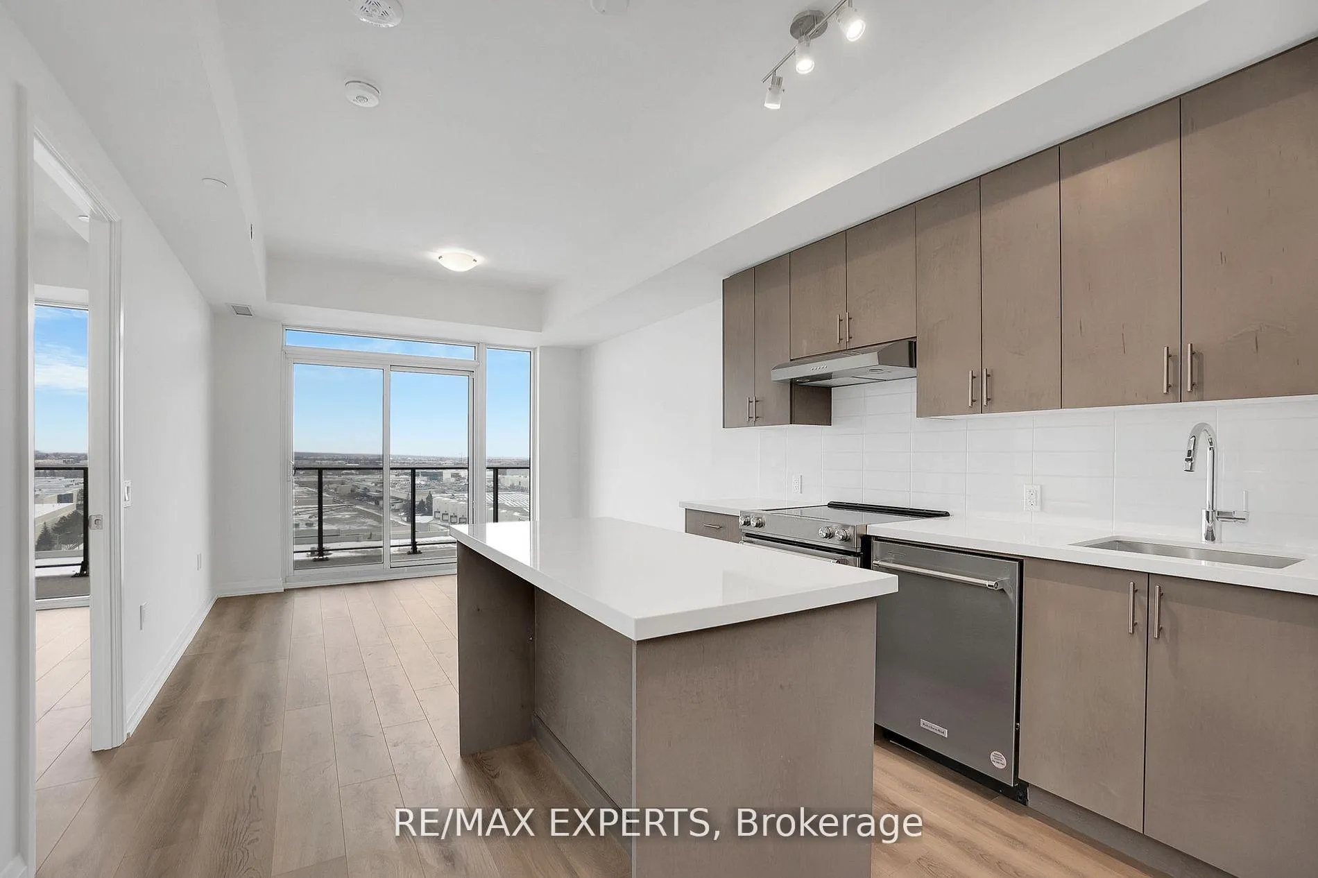 Photo 4 of Unit 806, 8960 Jane Street, Vaughan, Vellore Village — HOMEH