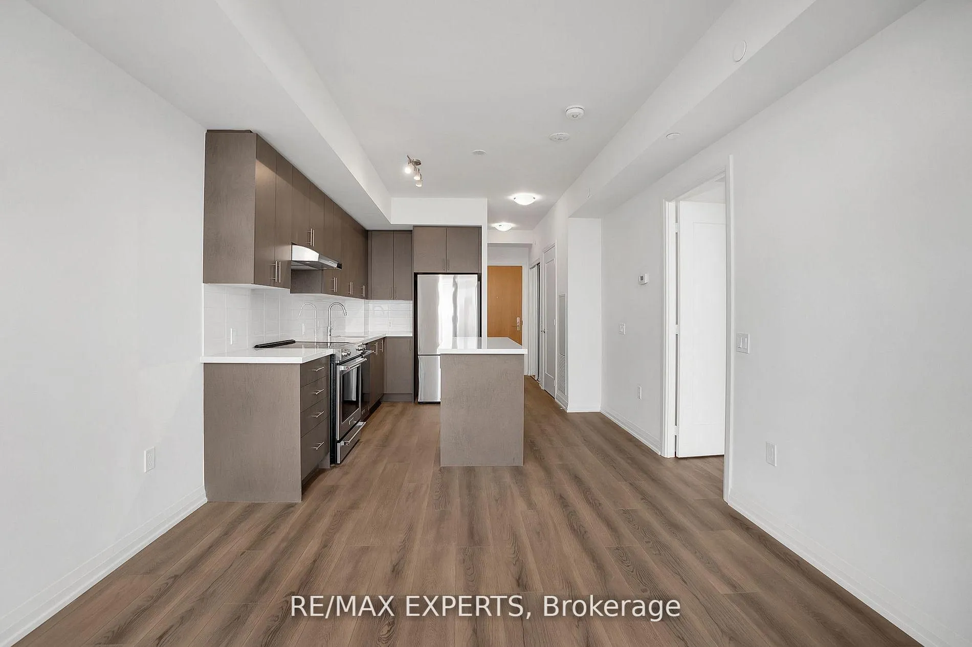 Photo 5 of Unit 806, 8960 Jane Street, Vaughan, Vellore Village — HOMEH