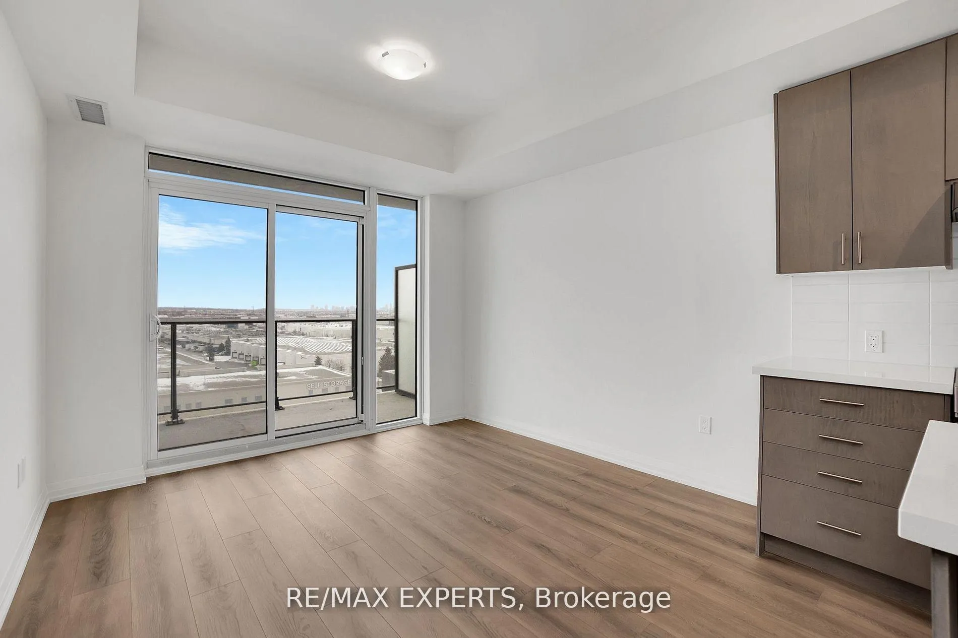 Photo 6 of Unit 806, 8960 Jane Street, Vaughan, Vellore Village — HOMEH