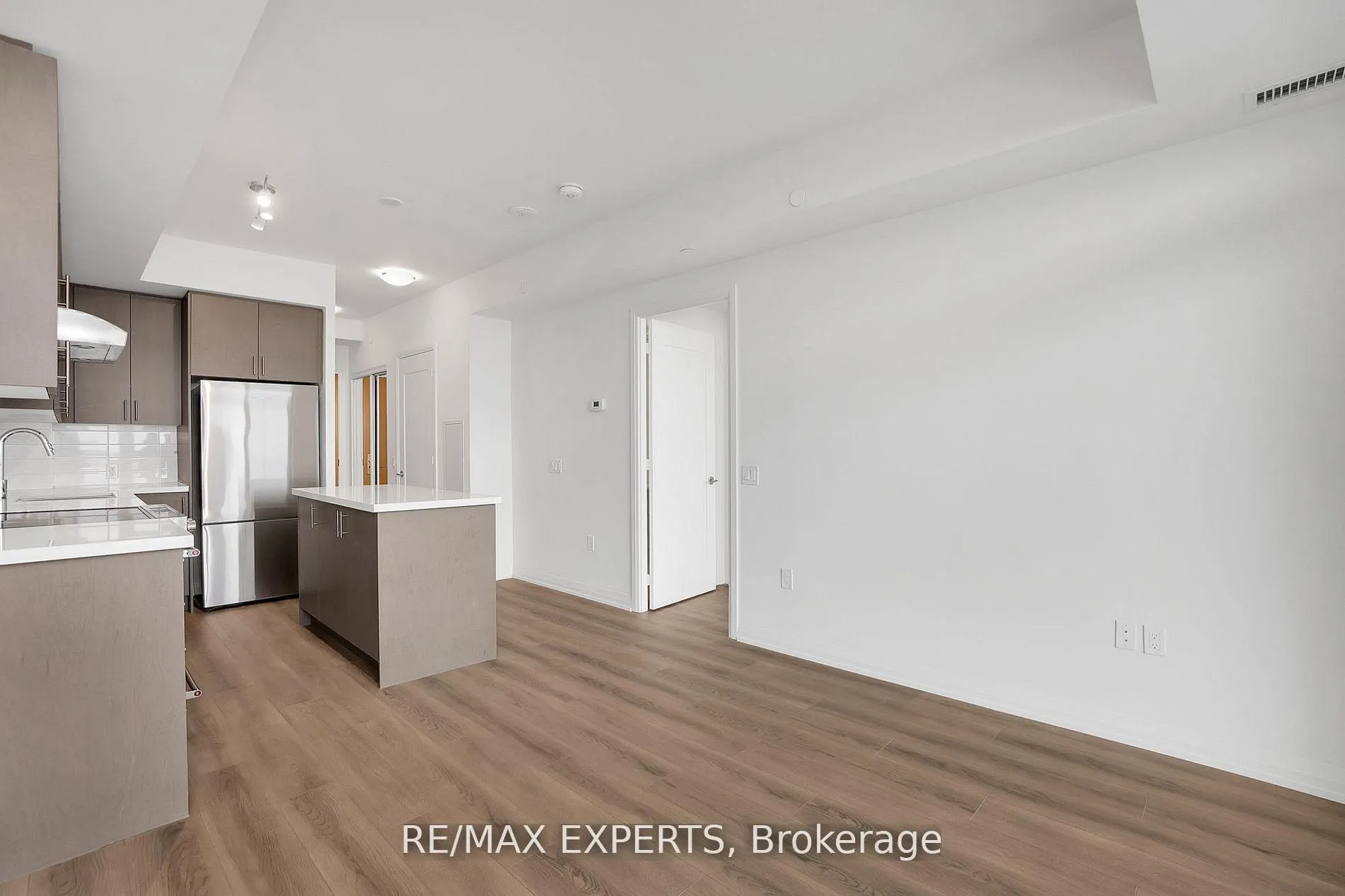 Photo 7 of Unit 806, 8960 Jane Street, Vaughan, Vellore Village — HOMEH
