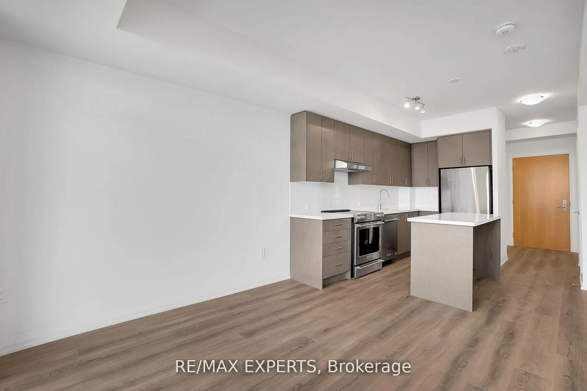 Photo 9 of Unit 806, 8960 Jane Street, Vaughan, Vellore Village — HOMEH