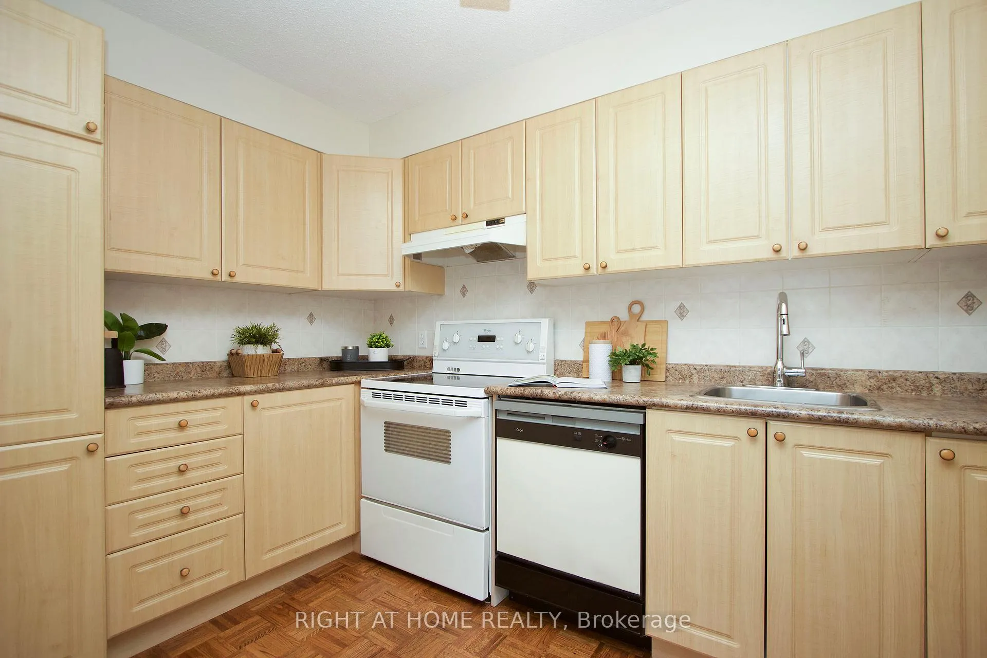 Photo 15 of Unit 614, 55 William Street E, Oshawa, O'Neill — HOMEH