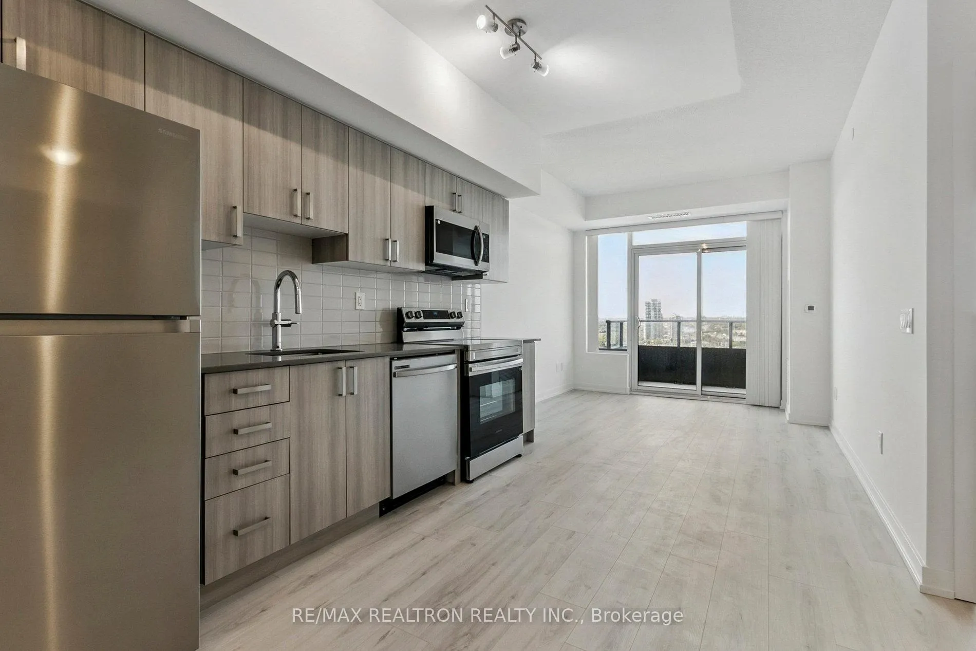 Photo 3 of Unit 1701, 1435 Celebration Drive, Pickering, Bay Ridges — HOMEH